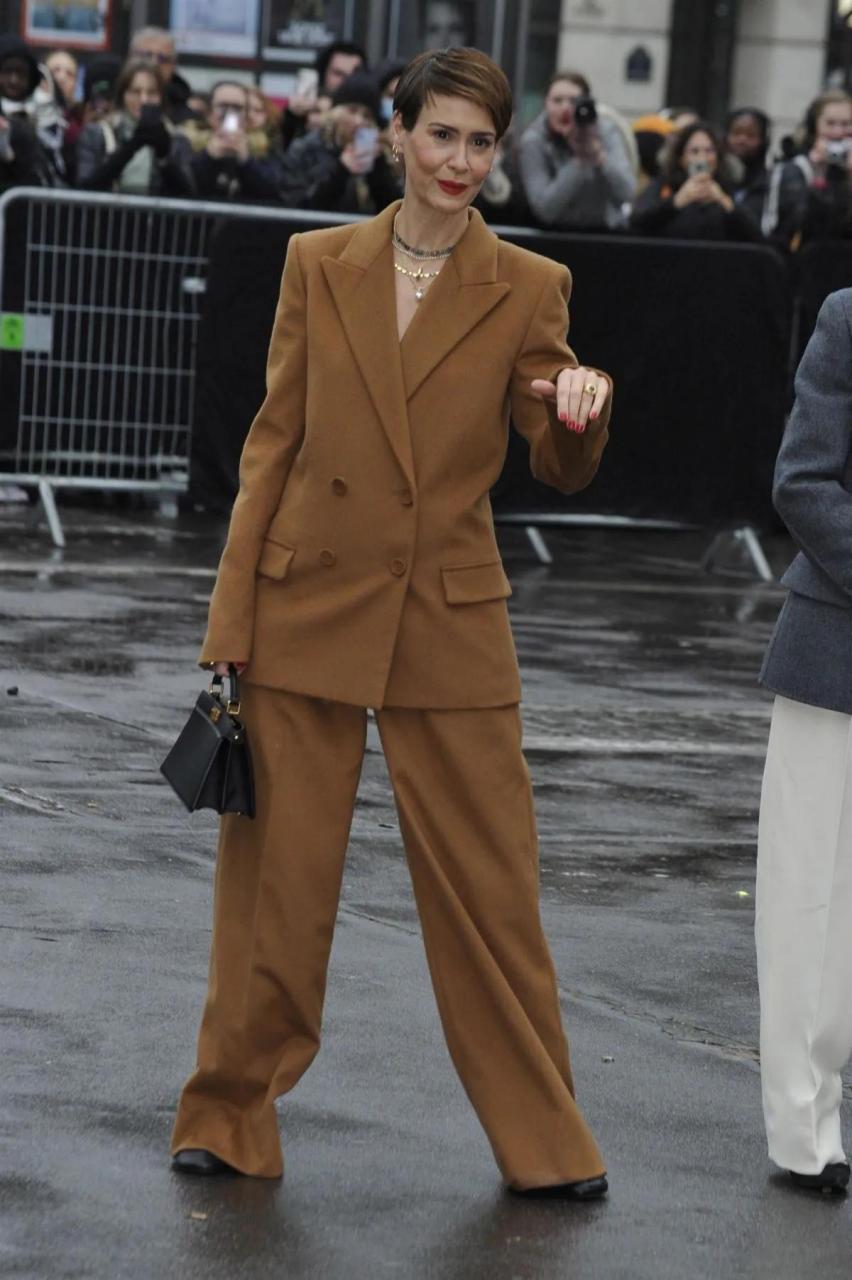 香蕉姐sarah paulson亮相fendi大秀