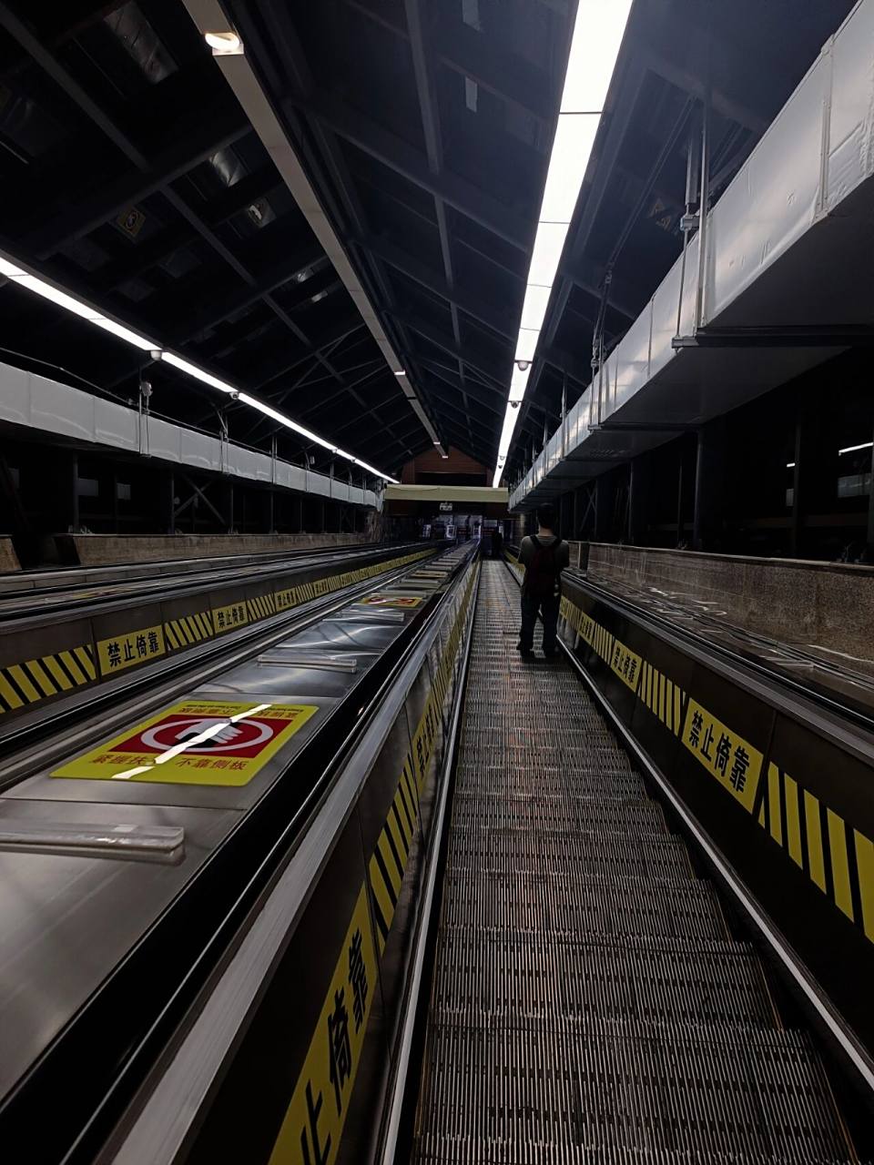 重庆皇冠大扶梯 | 全国最长电动扶梯 第一个让我站的冒汗的电动手扶梯