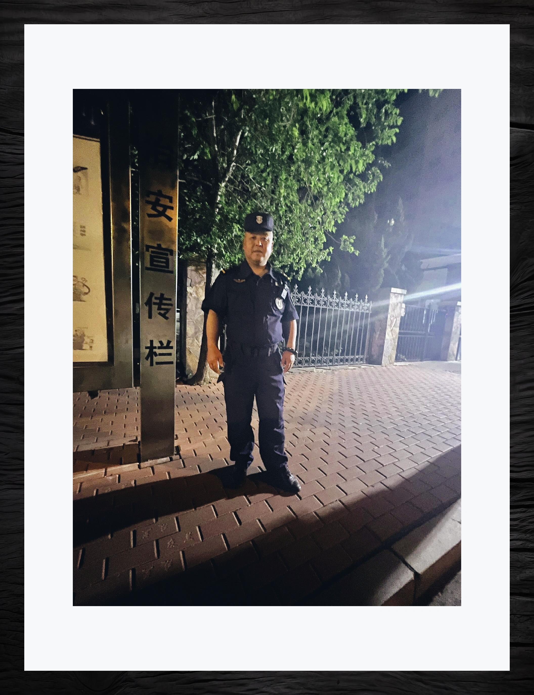 海事大学保安颜值爆表获赞最帅