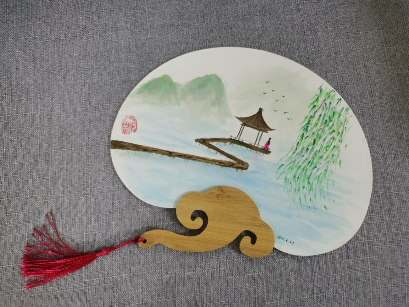 扇面画(水彩原创) 夏天要来了,想画几把扇子,因为买的这个扇面纸张是