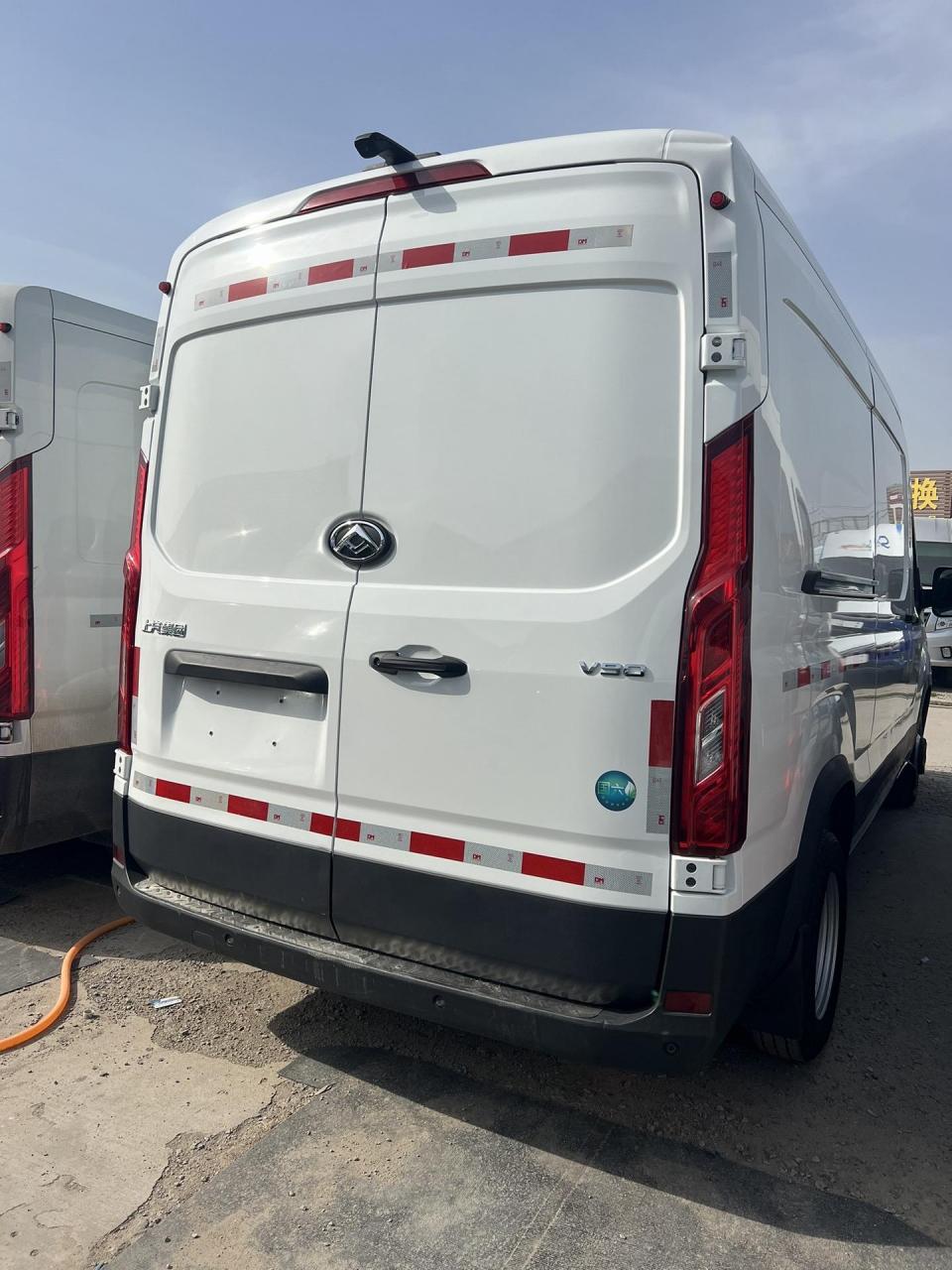 每天推荐好车大通v90,三座货运,超长轴,后双胎,实表两万公里