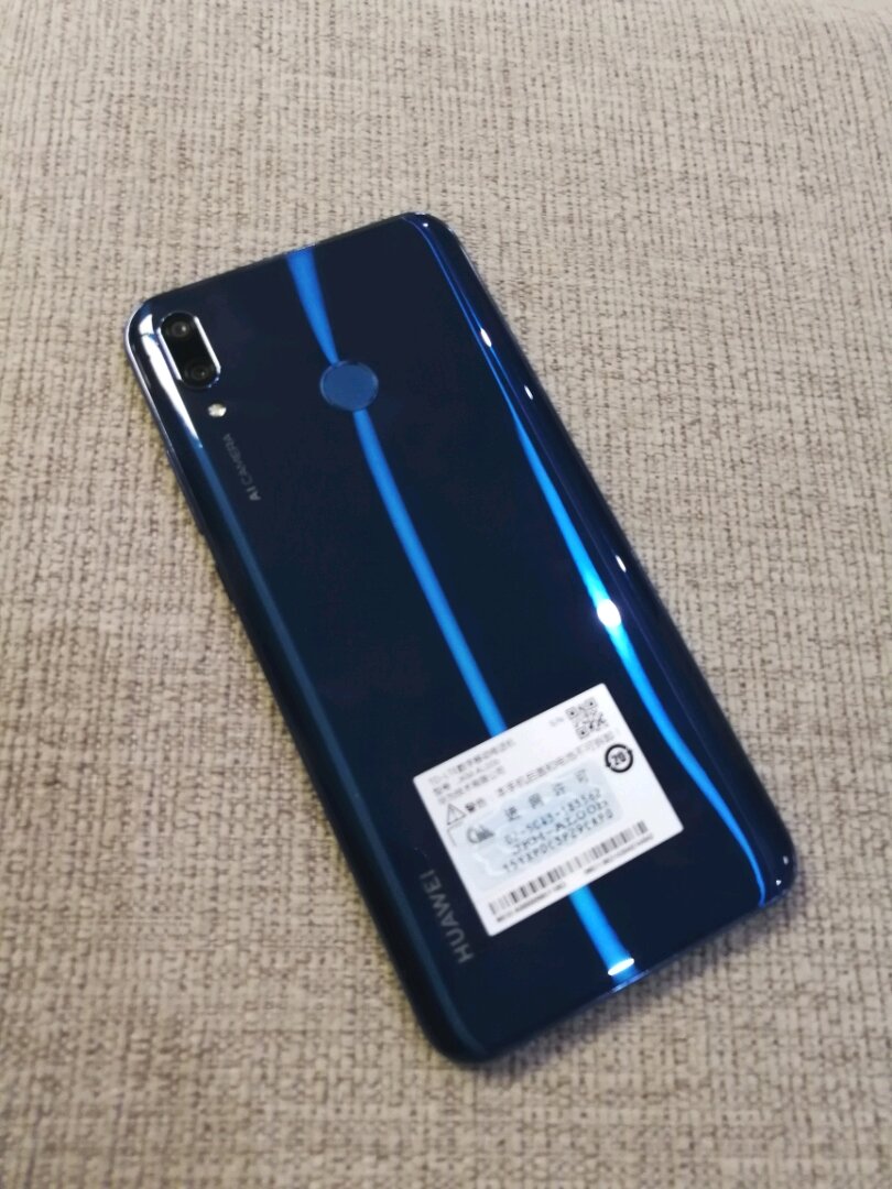 华为畅享9plus 刚上市没多久,商场直接拿货,所以没什么优惠,原价1699