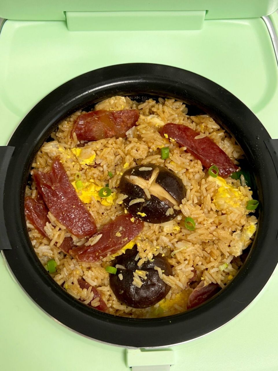 懒人食谱7515电饭煲煲仔饭也太香啦～腊肠多多超过瘾 厨房小白
