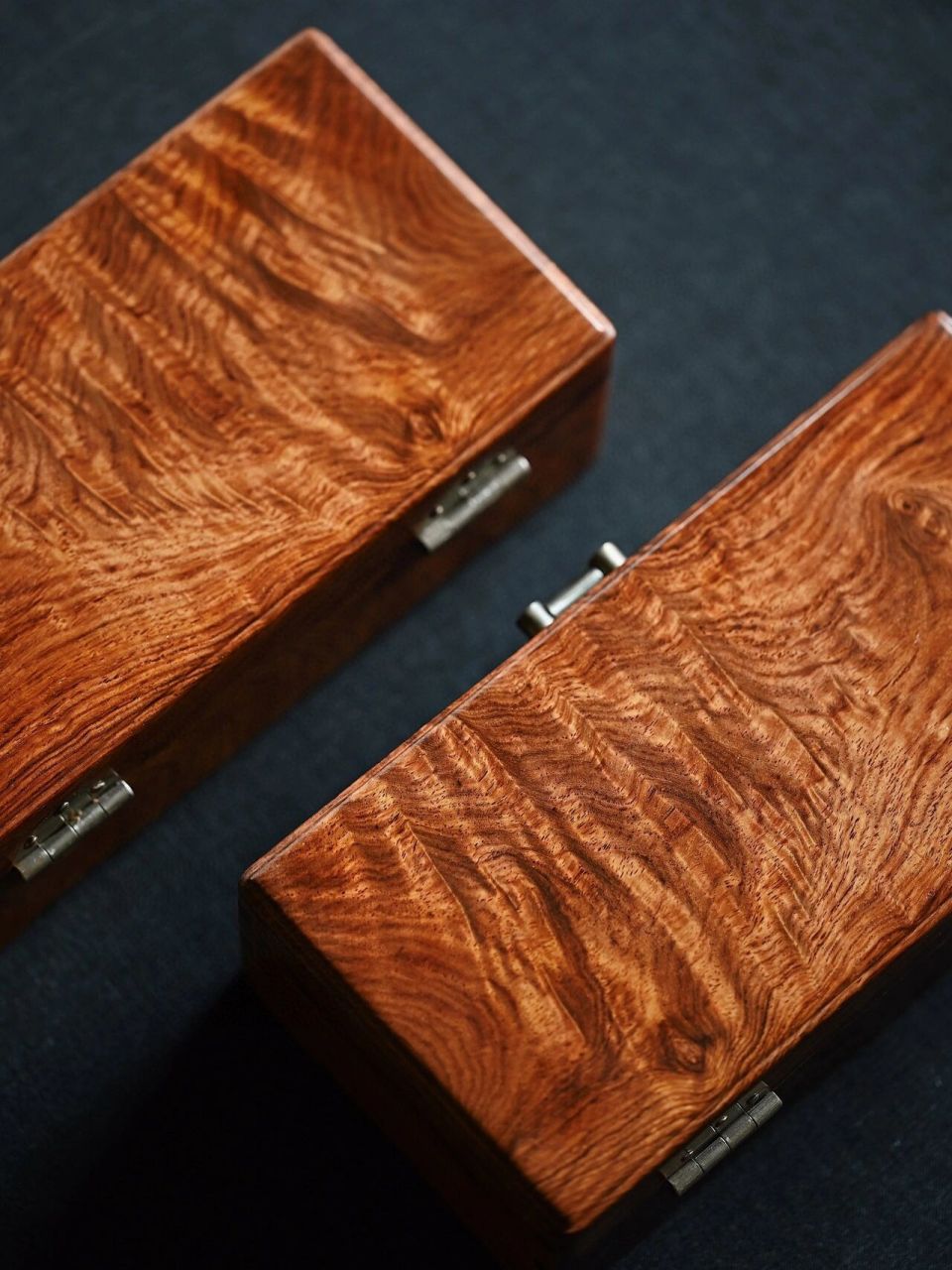 黄花梨"水光潋滟"首饰盒 榫卯结构,周身素雅无雕,纹理似潋滟波光,尽显