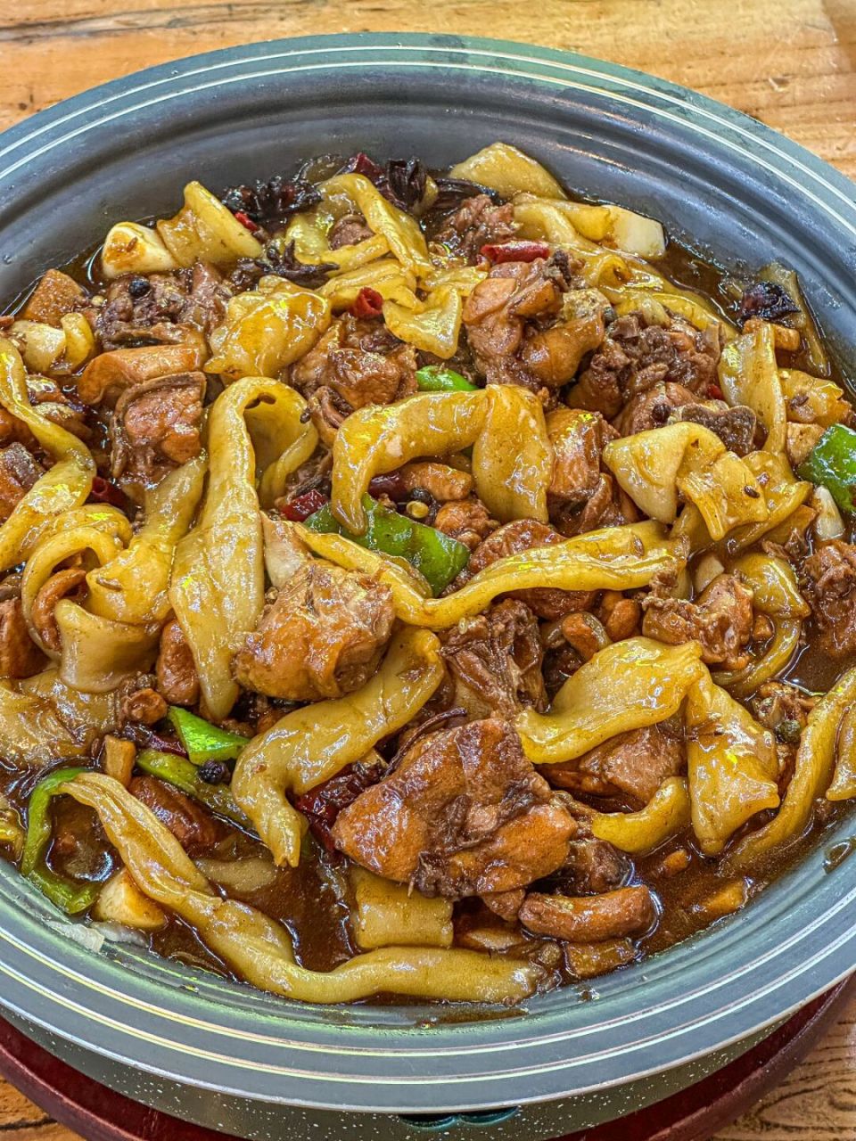 居民楼下的面鱼炒鸡～每次去都爆满,喜欢重口味儿