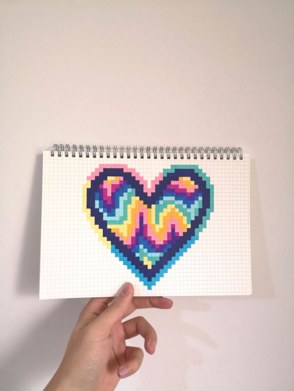 像素画:镭射爱心95 图纸&原创:96 #画画的日常# #像素画# #拼豆