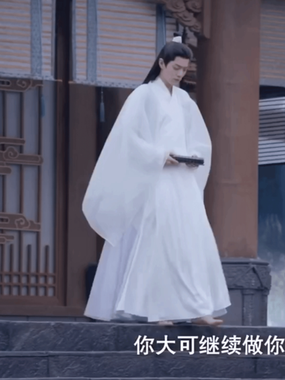 肖战 内娱男星就问有几个吹仙的敢光脚丫子这么拍(还必须露出脚来) 这