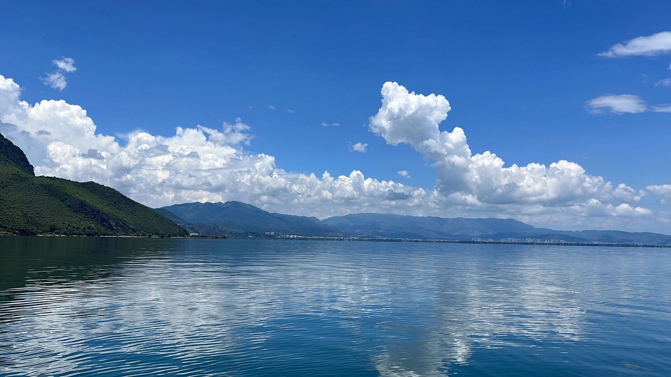 云南抚仙湖美景图片
