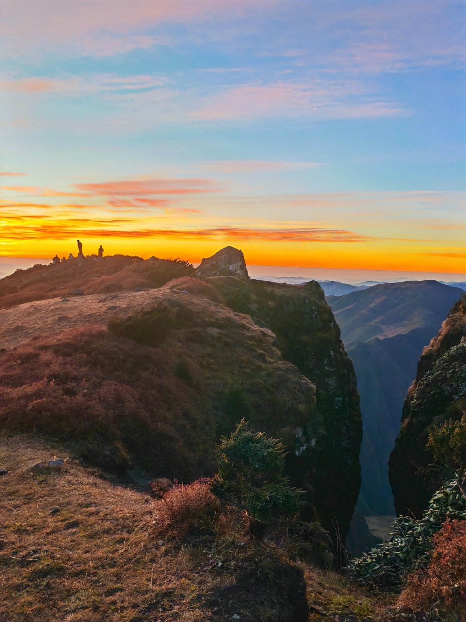 夜爬大牯牛山～被紫色霞光治愈 【夜爬大牯牛山—幸遇超燃紫色霞光】