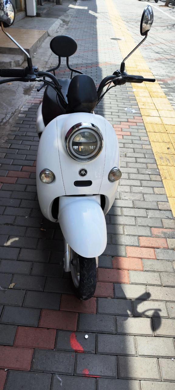 爱玛小龟王,60伏22安石墨烯电池, led透镜大灯,八成新,需要的联系