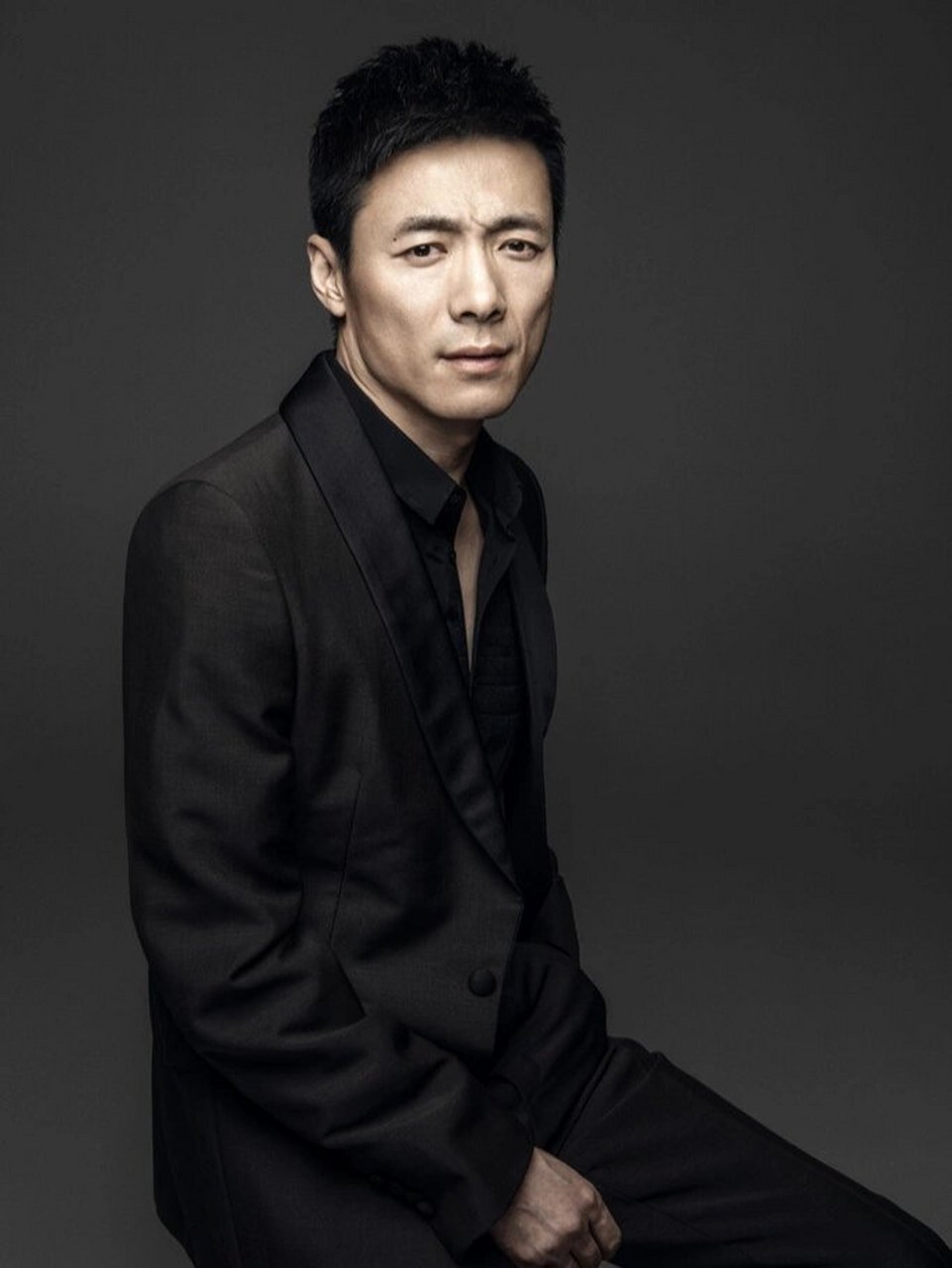 八角亭谜雾男二号,实力派演员 祖峰 中国影视男演员 代表作《潜伏》