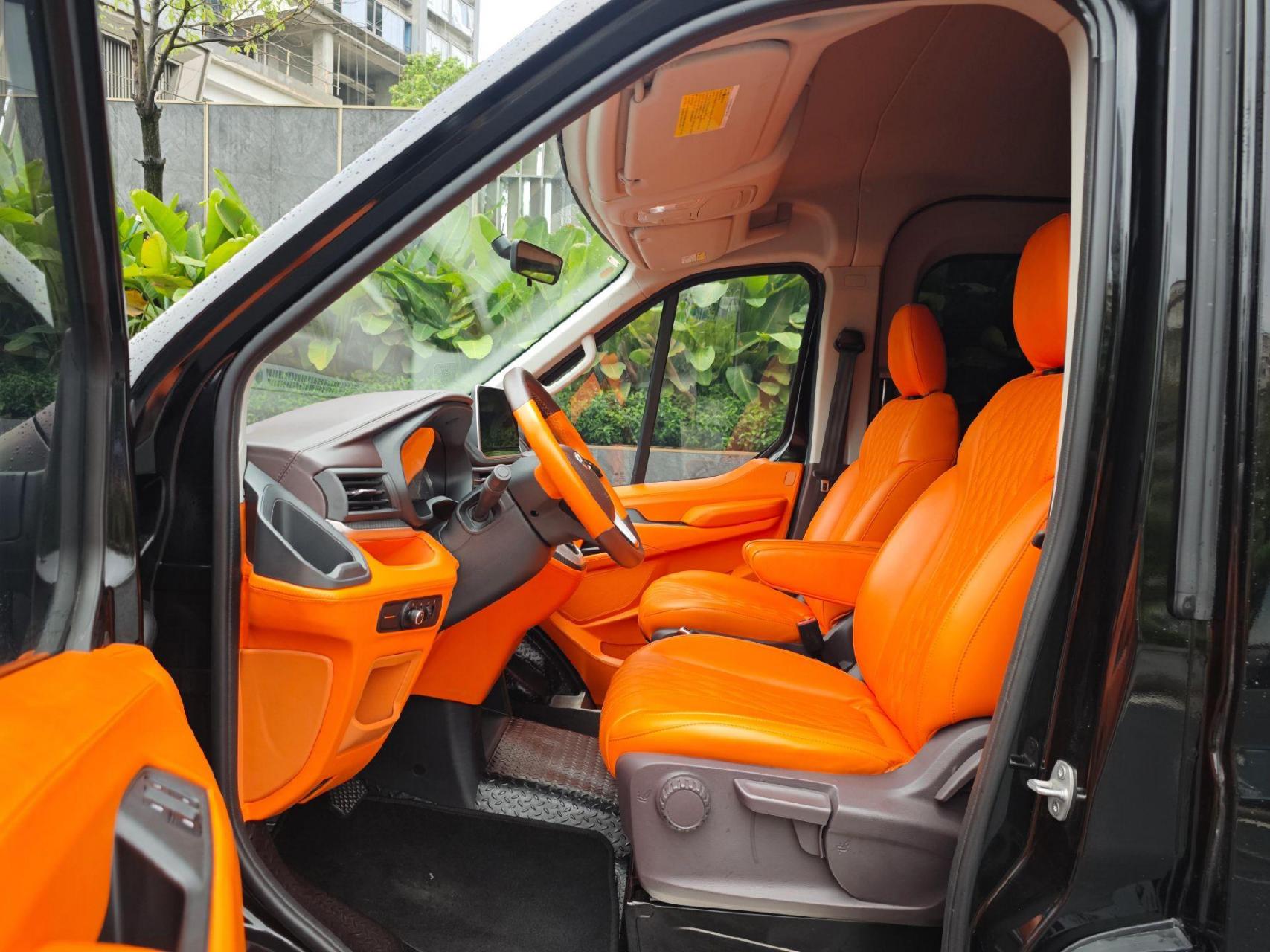 22年上汽大通v90长轴高顶智运版6座 2.