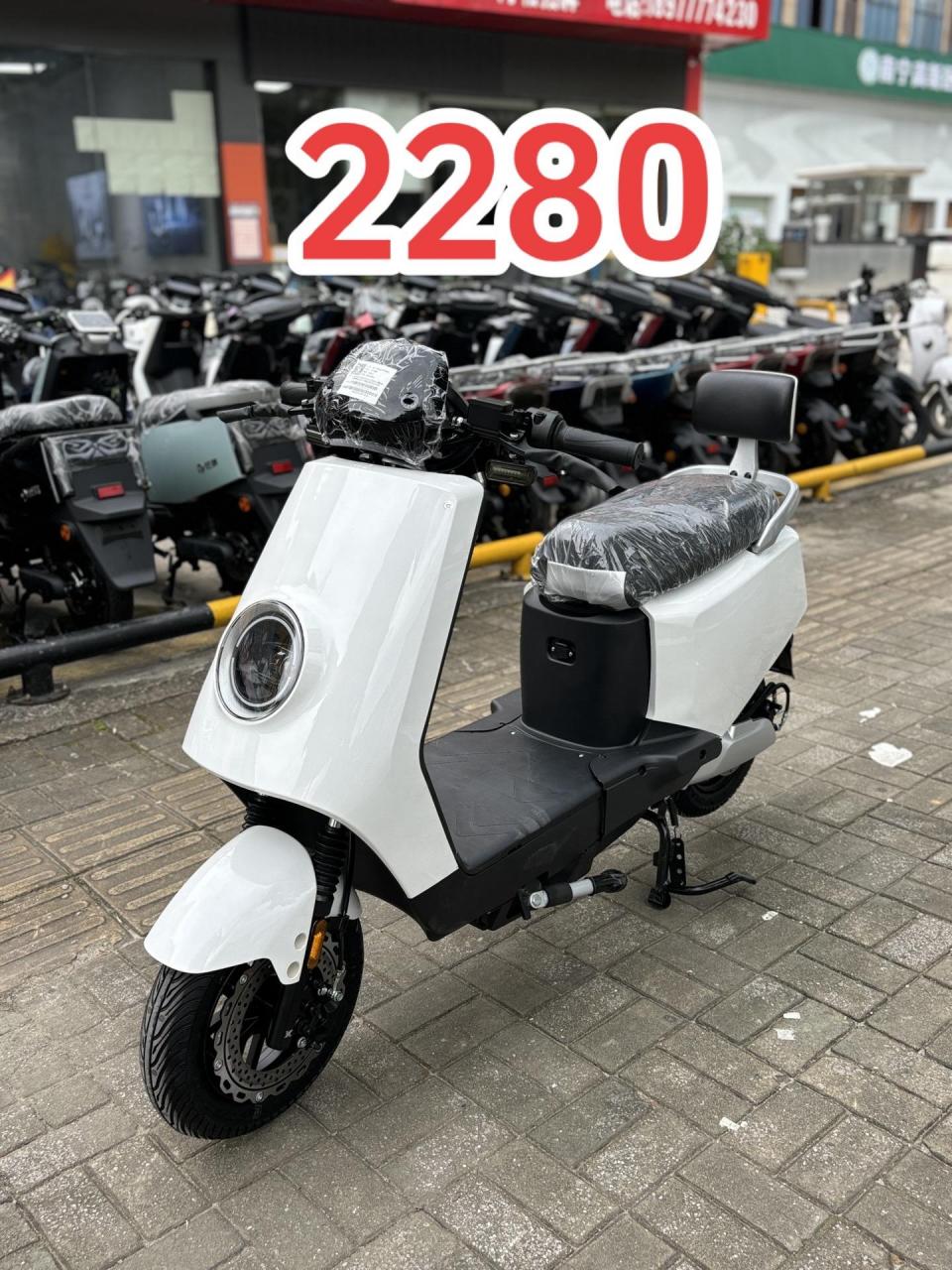 7240轩源专用控制器60/72通用 四档最高时速55～60左右 双管车架结构