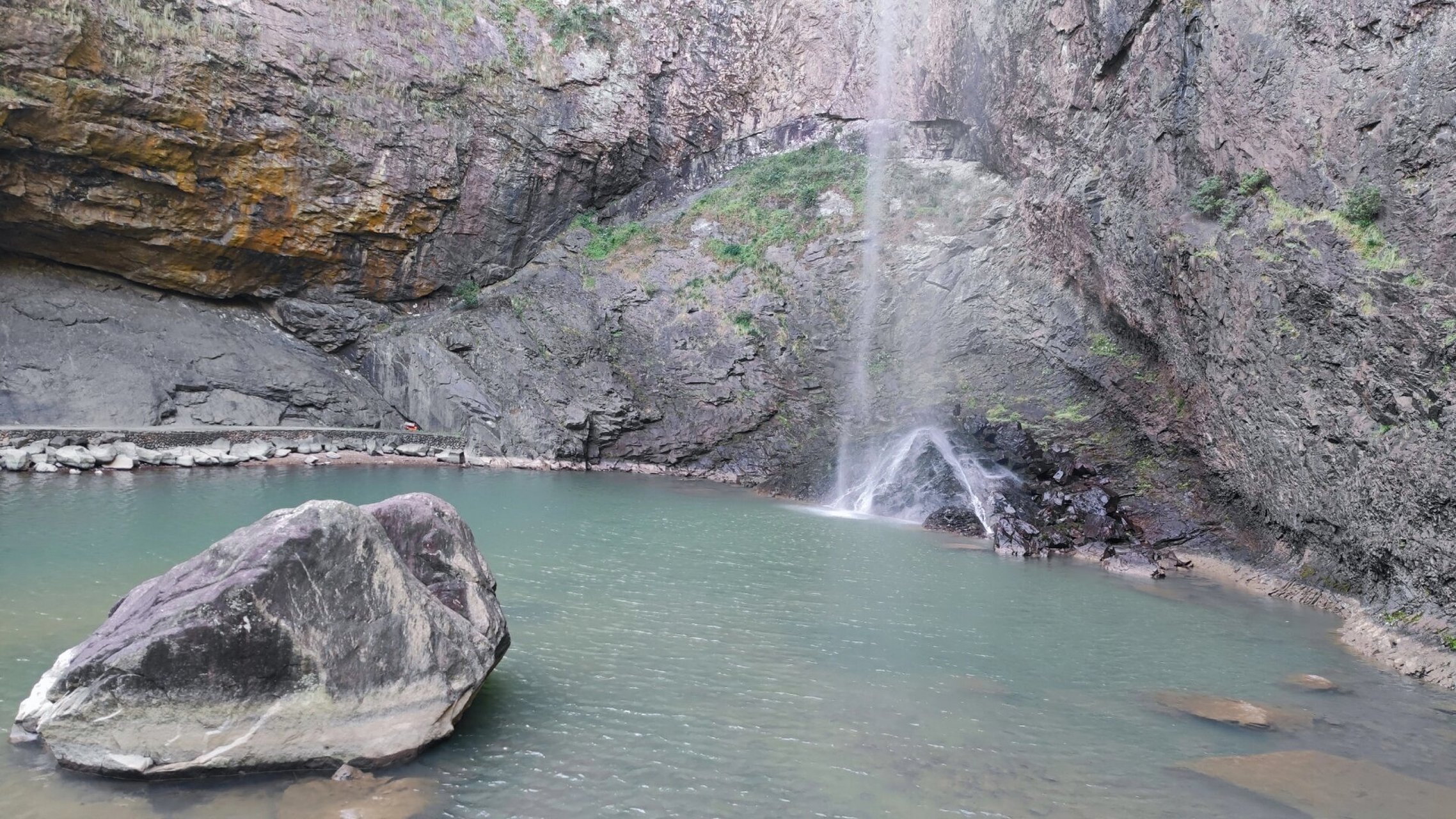 丽水青田石门洞景区 当前季节水少,石门飞瀑水量比较小,如何雨量丰沛
