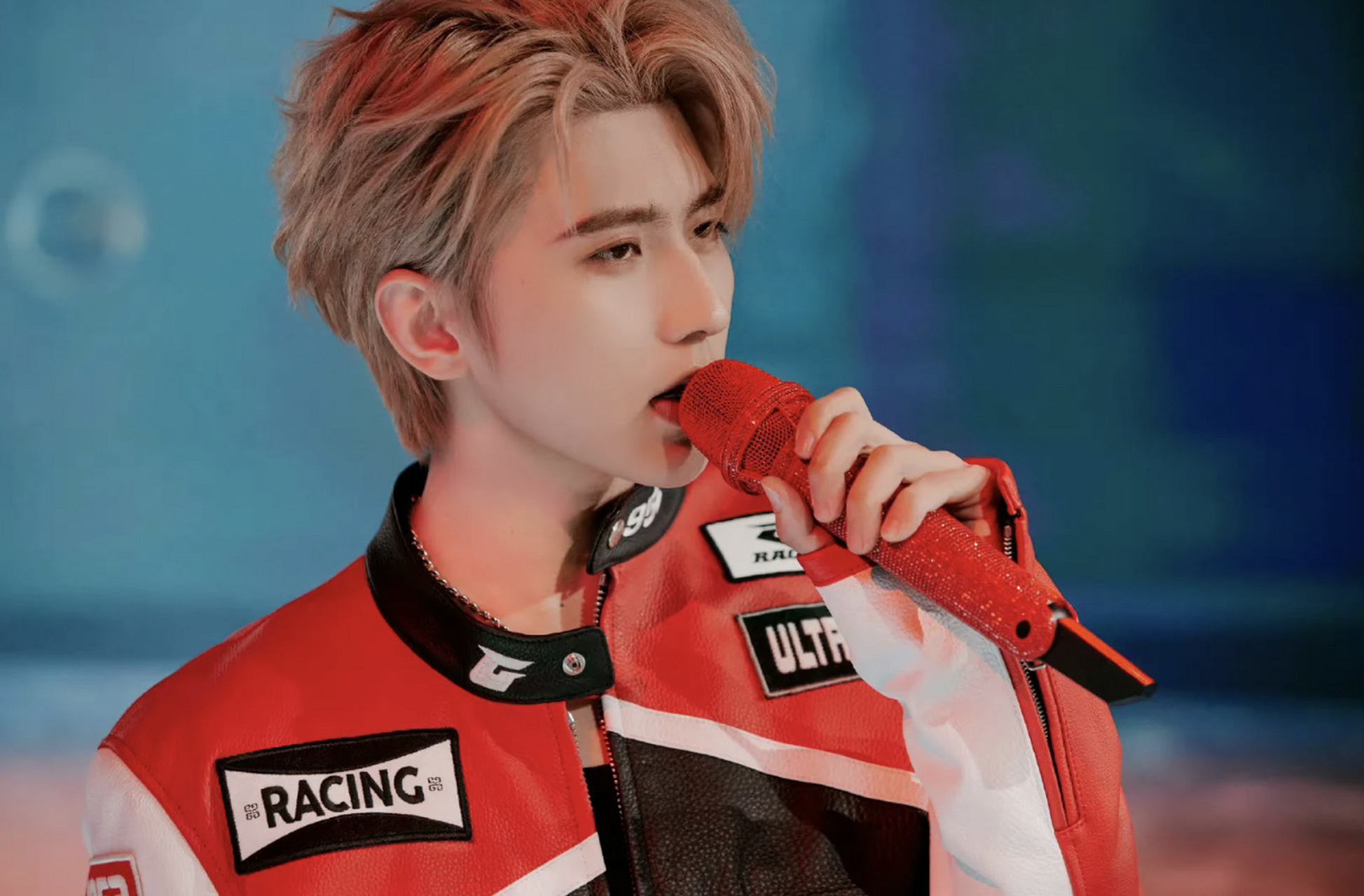 今天给大家安利一款坤坤发型～ 坤坤这款韩式微分不