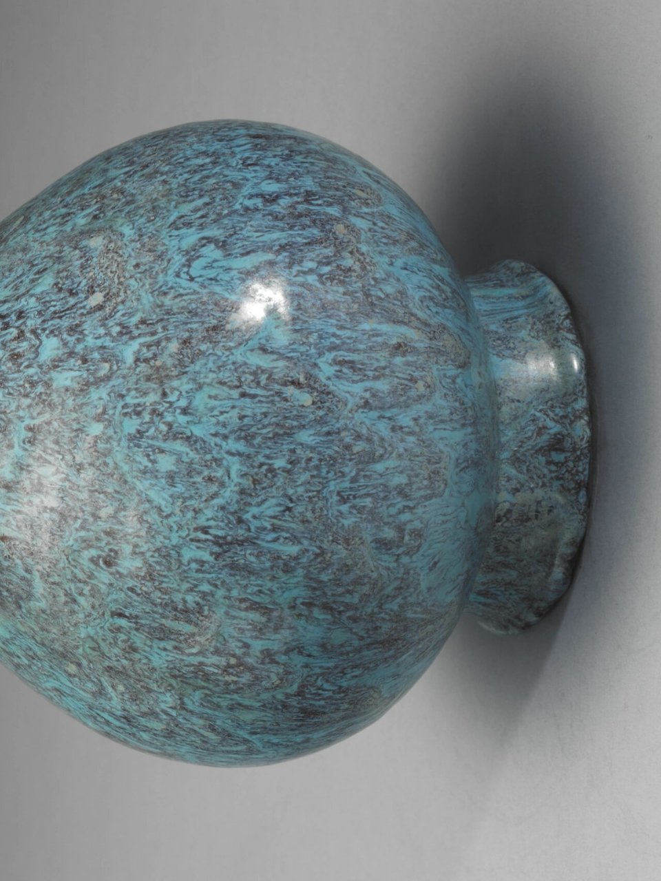 馆藏 清 雍正 炉钧釉蒜头瓶 尺寸:高26.5公分 底径8.7公分 口径3.