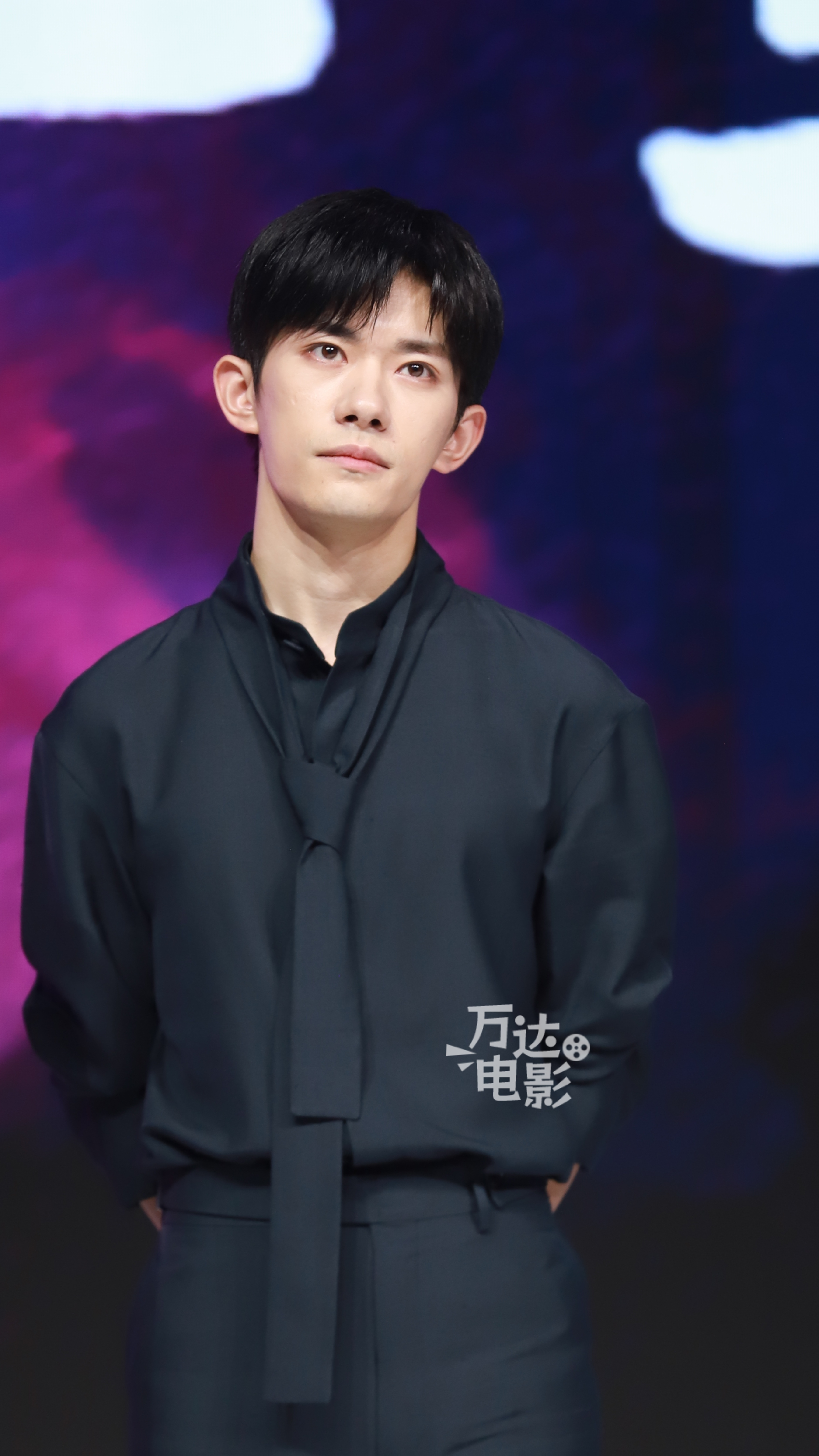 #易烊千玺现身蛮荒禁地发布会# 花絮随机掉落tfboys
