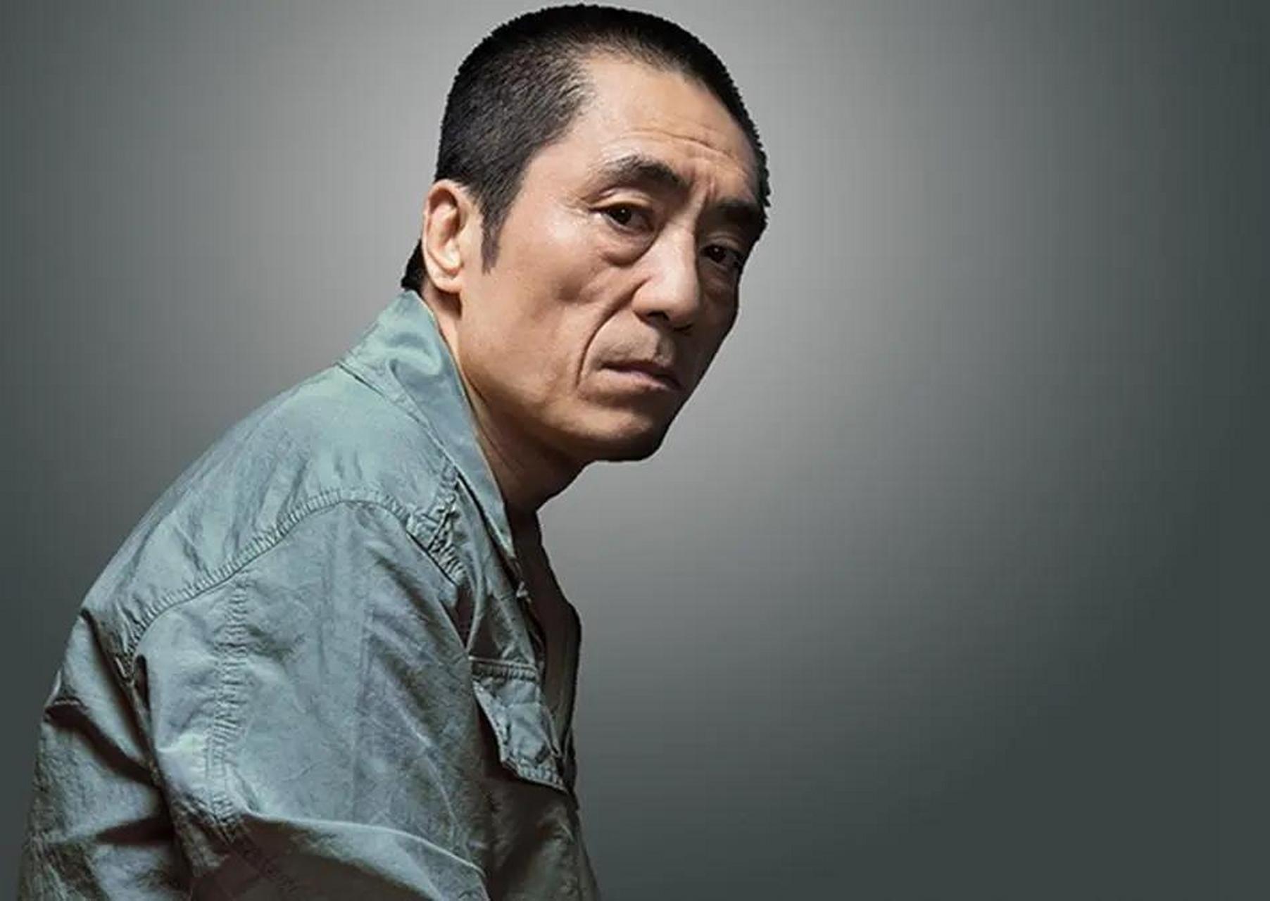 当时,张艺谋看了余华的小说《活着》,被其深深触动,决定将其搬上大