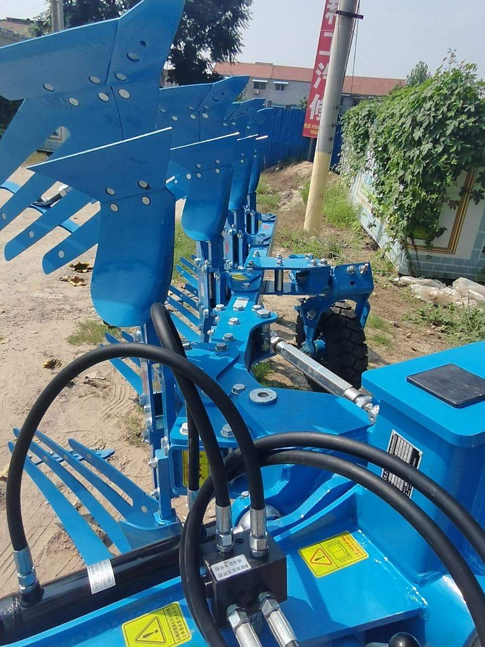 经典新品1lyf—j440 犁体间距1米,外观尺寸:4400x2100x1750mm,整机