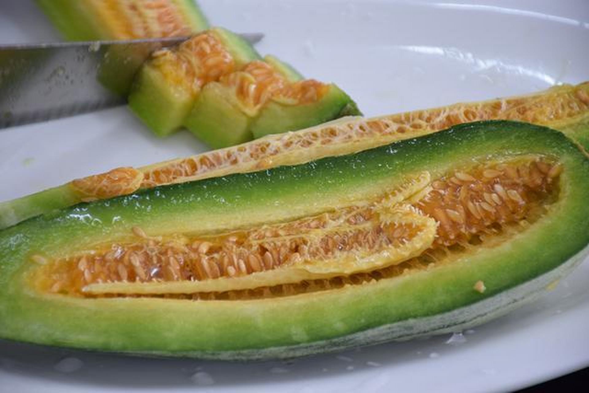 安徽省特产 - 潘集酥瓜 潘集酥瓜个大肉厚,而且肉质脆嫩,熟透后肉质呈