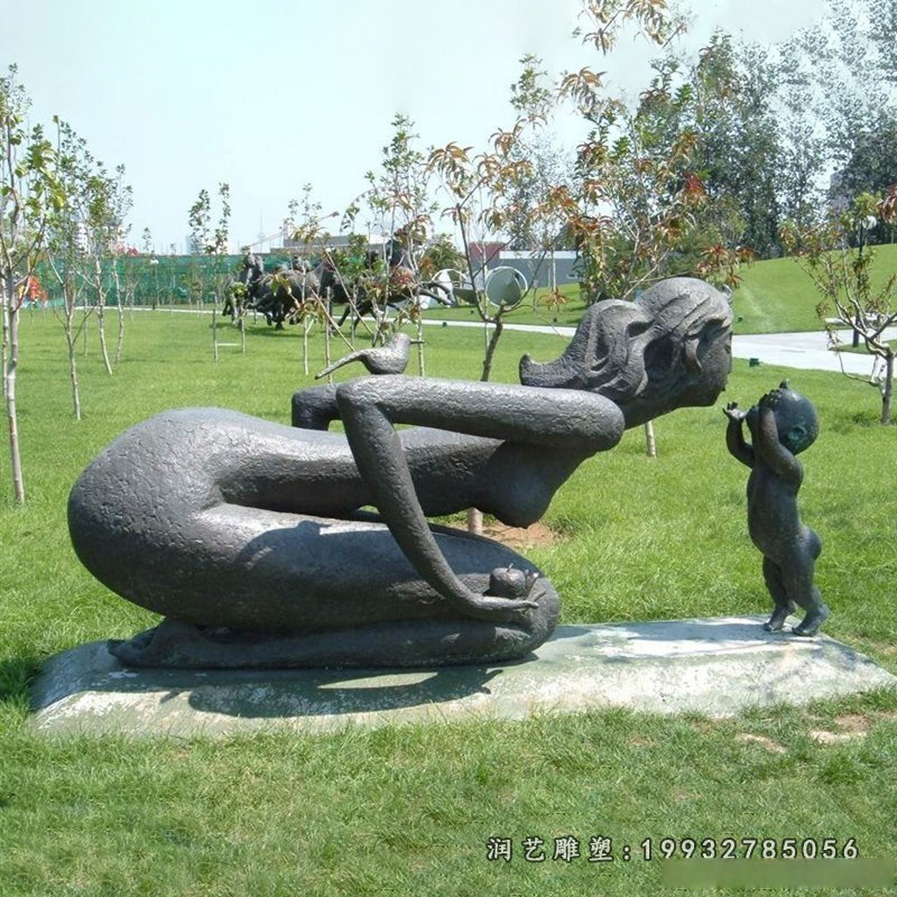 母子是一款人物雕塑雕塑,人物雕塑不仅仅是艺术的表现形式,更体现了