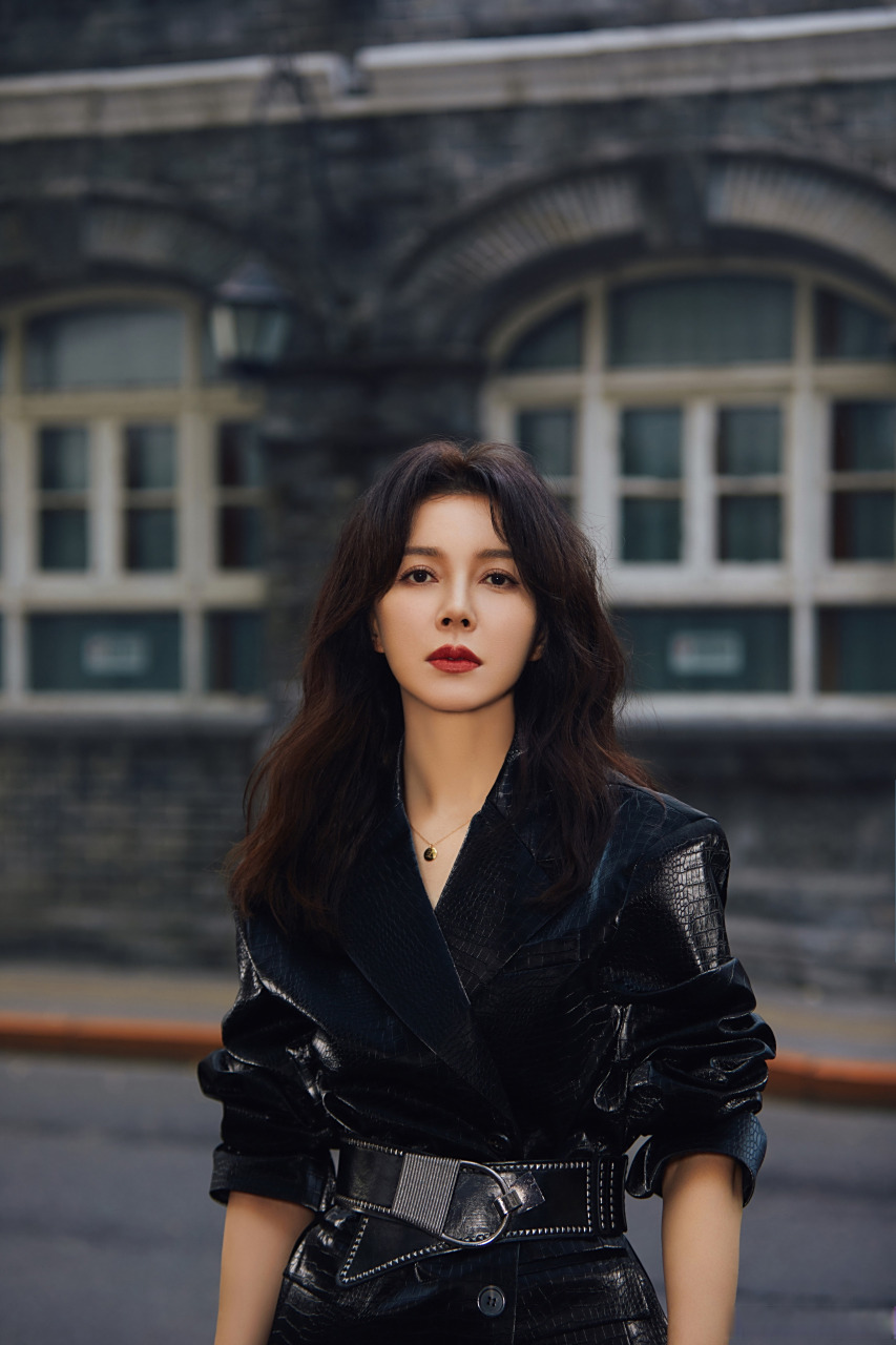 欢娱影视演员刘敏 最新写真今日释出.