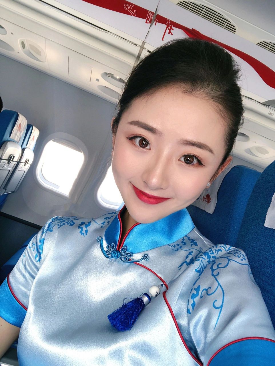 江西航空空姐服装图片