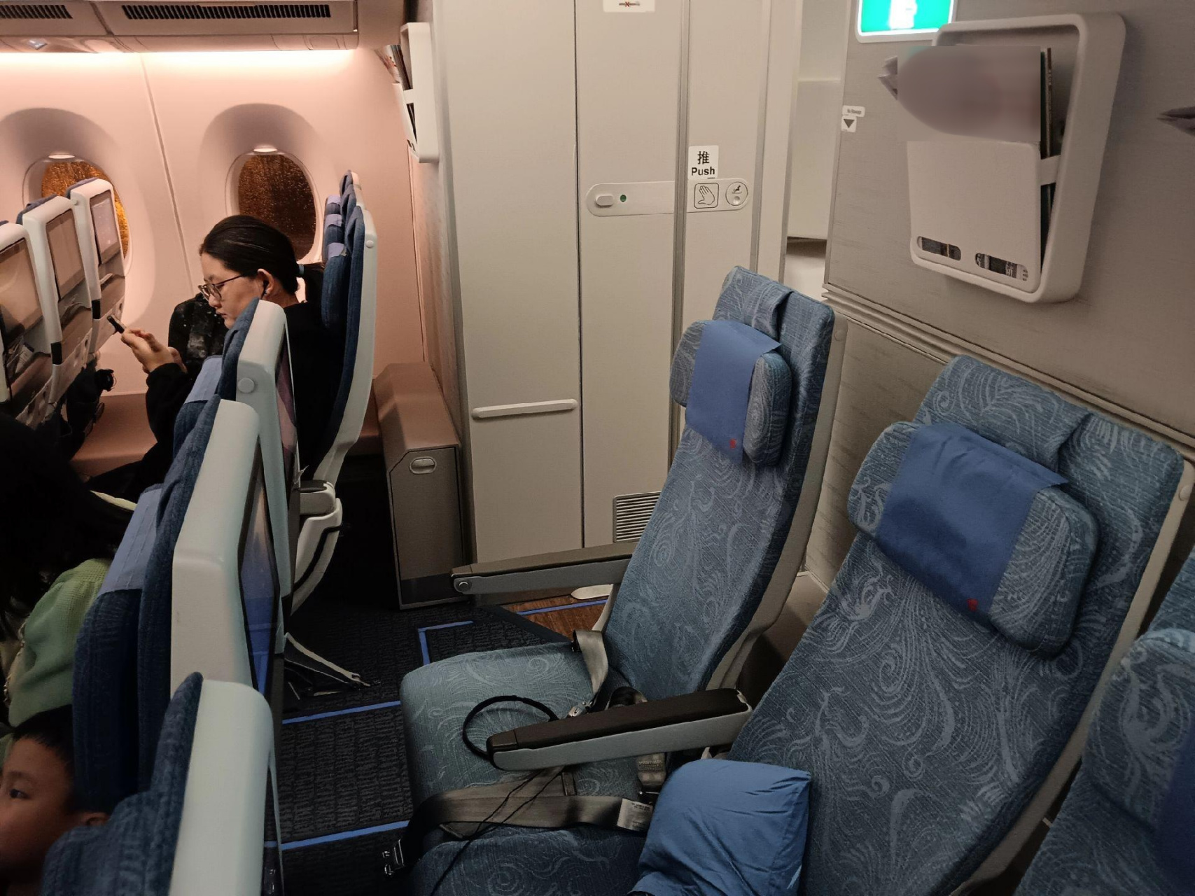 国航a350-900经济舱选座攻略:我对后客舱情有独钟,建议选62a.62b.62c.