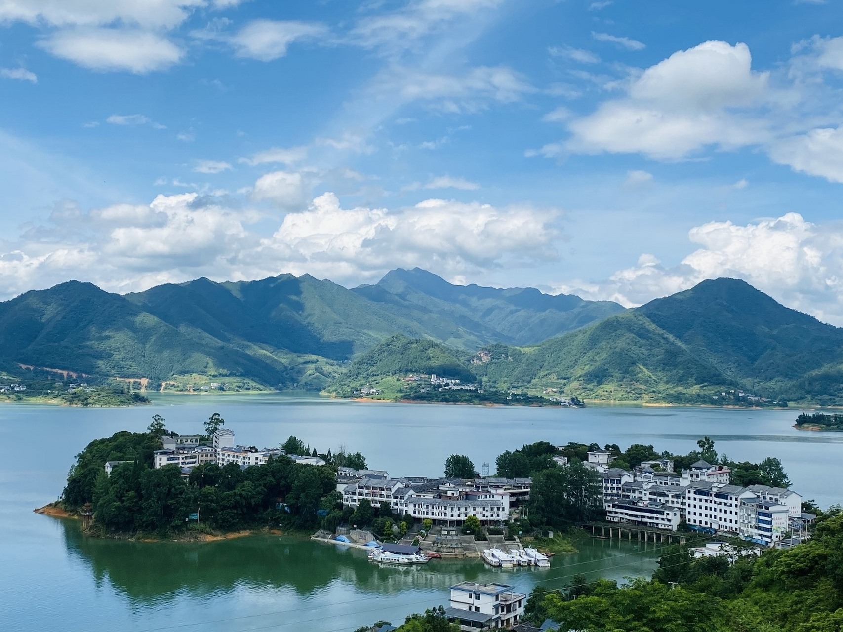 湖南最美小镇—湖心小镇黄草镇 黄草镇藏在资兴东江湖深处的世外桃源