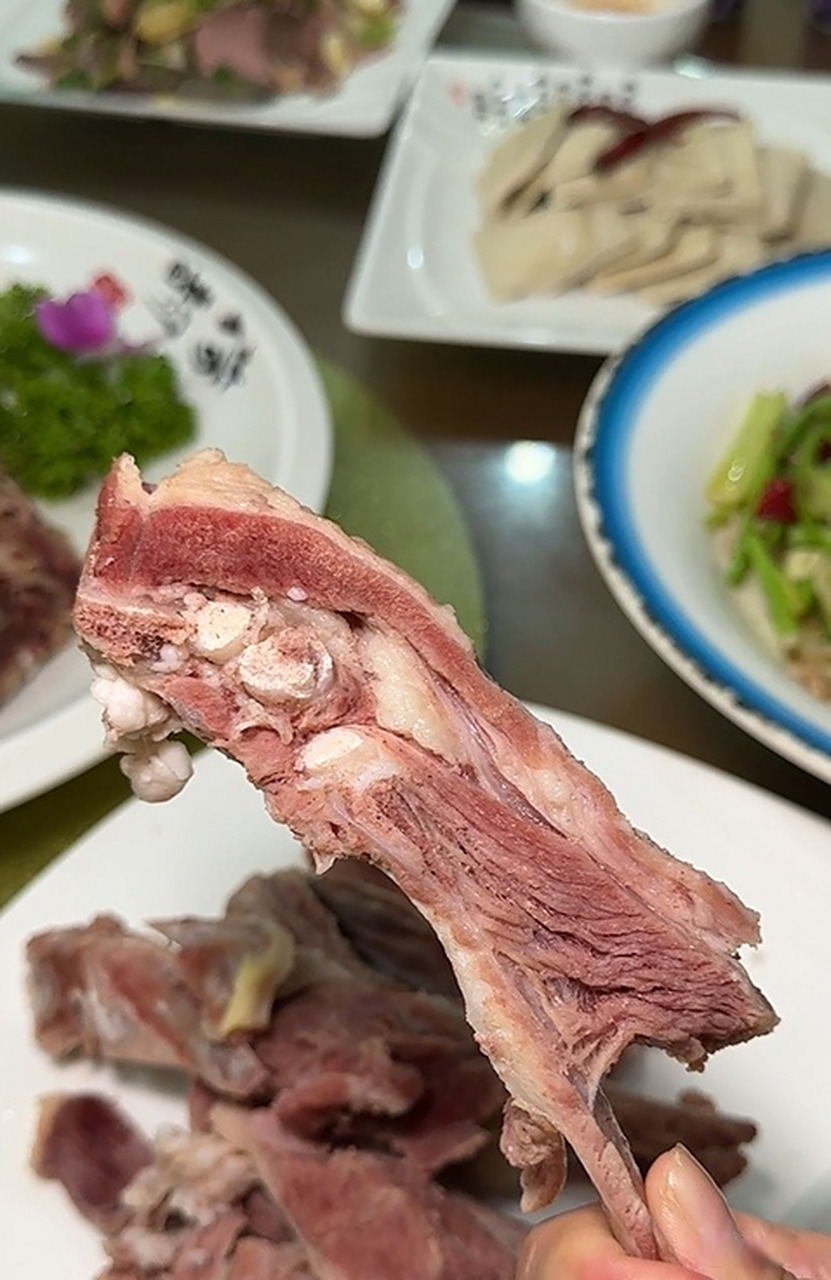 萧县人开的羊肉饭店有5000余家,饭店选用的多为3至6个月的获得国家