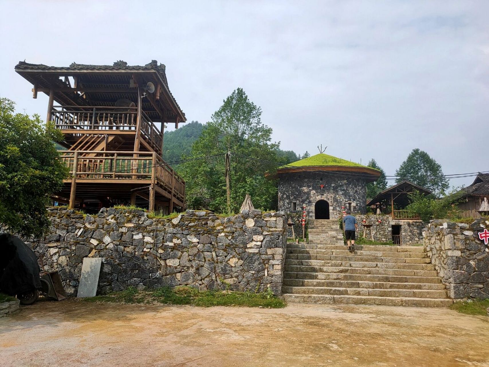 贵州荔波深山里的原始部落 93瑶山古寨位于贵州省荔波县瑶山瑶族乡