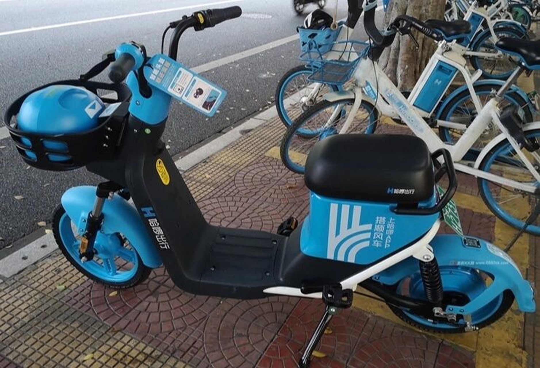 首先,共享电动车真是3公里内代步最佳选择,速度最快到达方案.