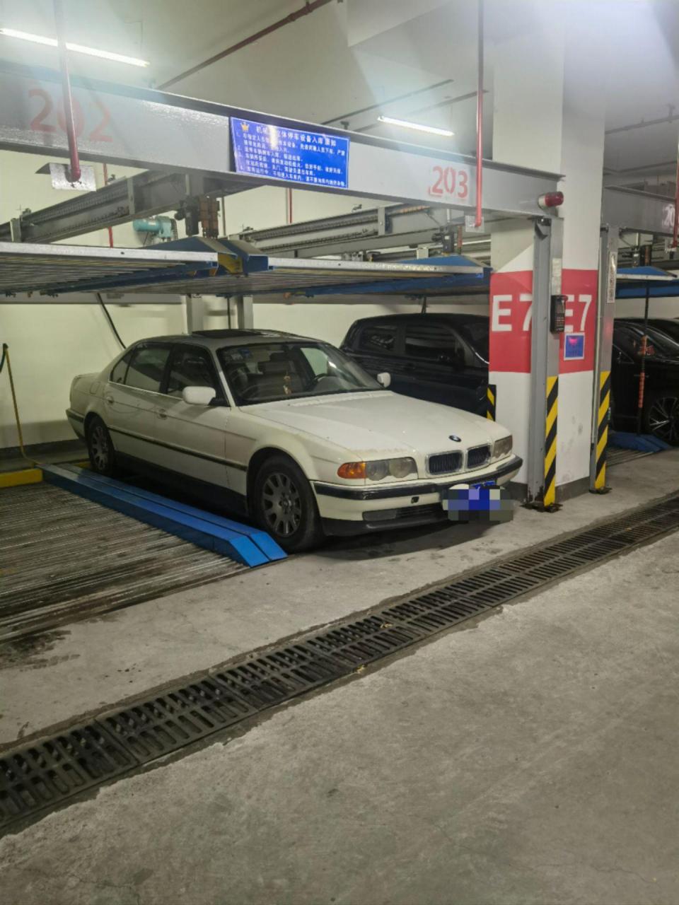 2000年 bmw 728il e38 当年的巅峰之作 历经24年 宝马e38  饱经风霜