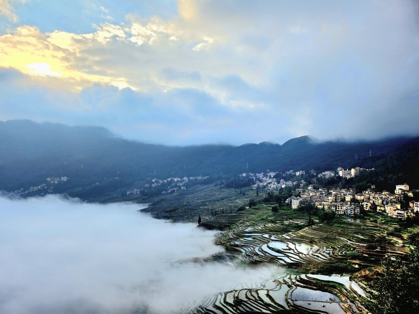 90元阳梯田 地址:云南省红河州元阳县 07距昆明300公里,自驾3个多