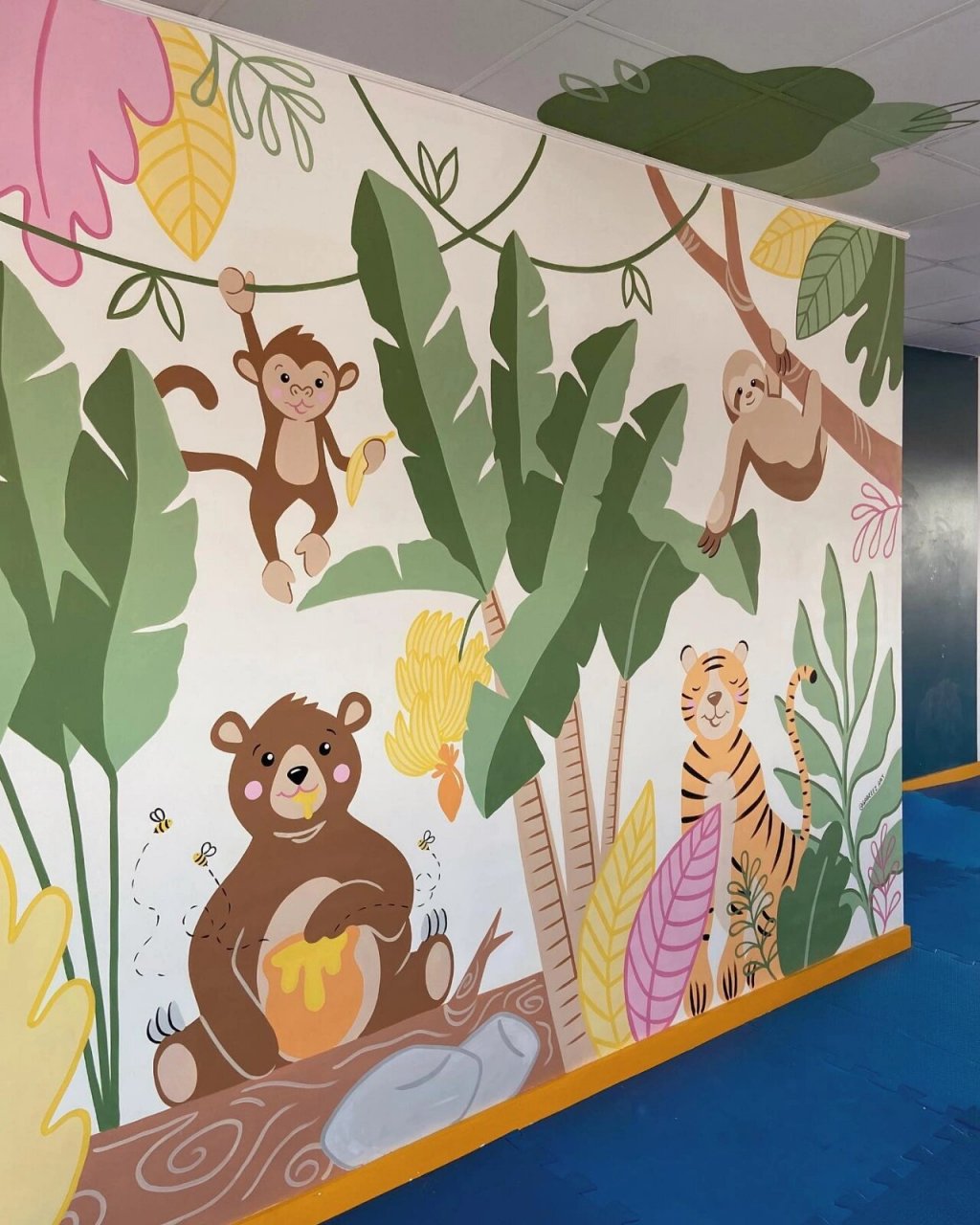 儿童游乐场画的墙绘还是很可爱的!