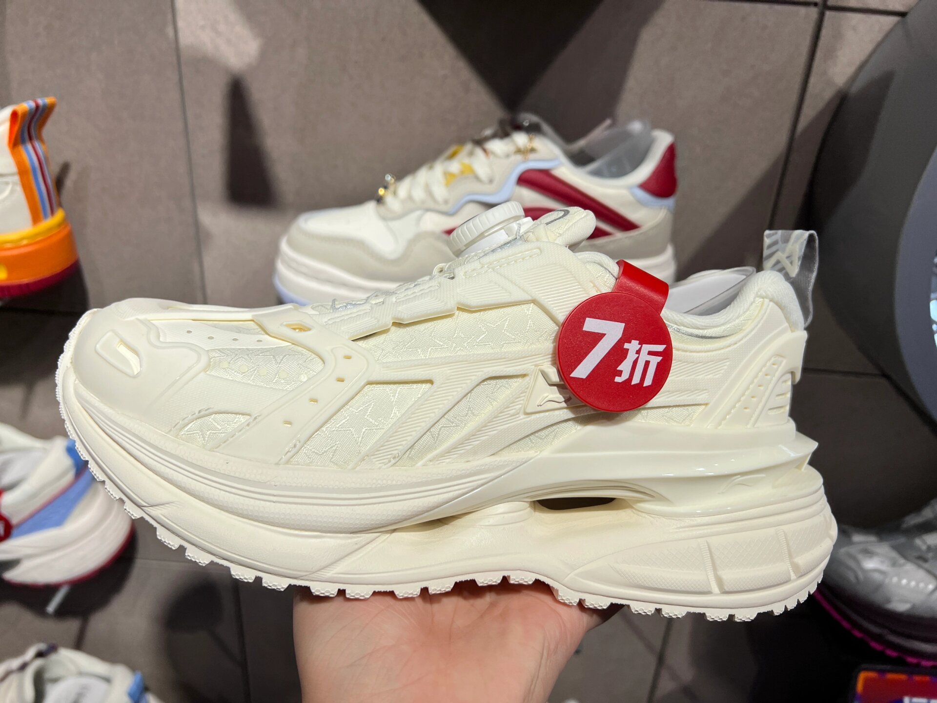 李宁羿星女子休闲鞋