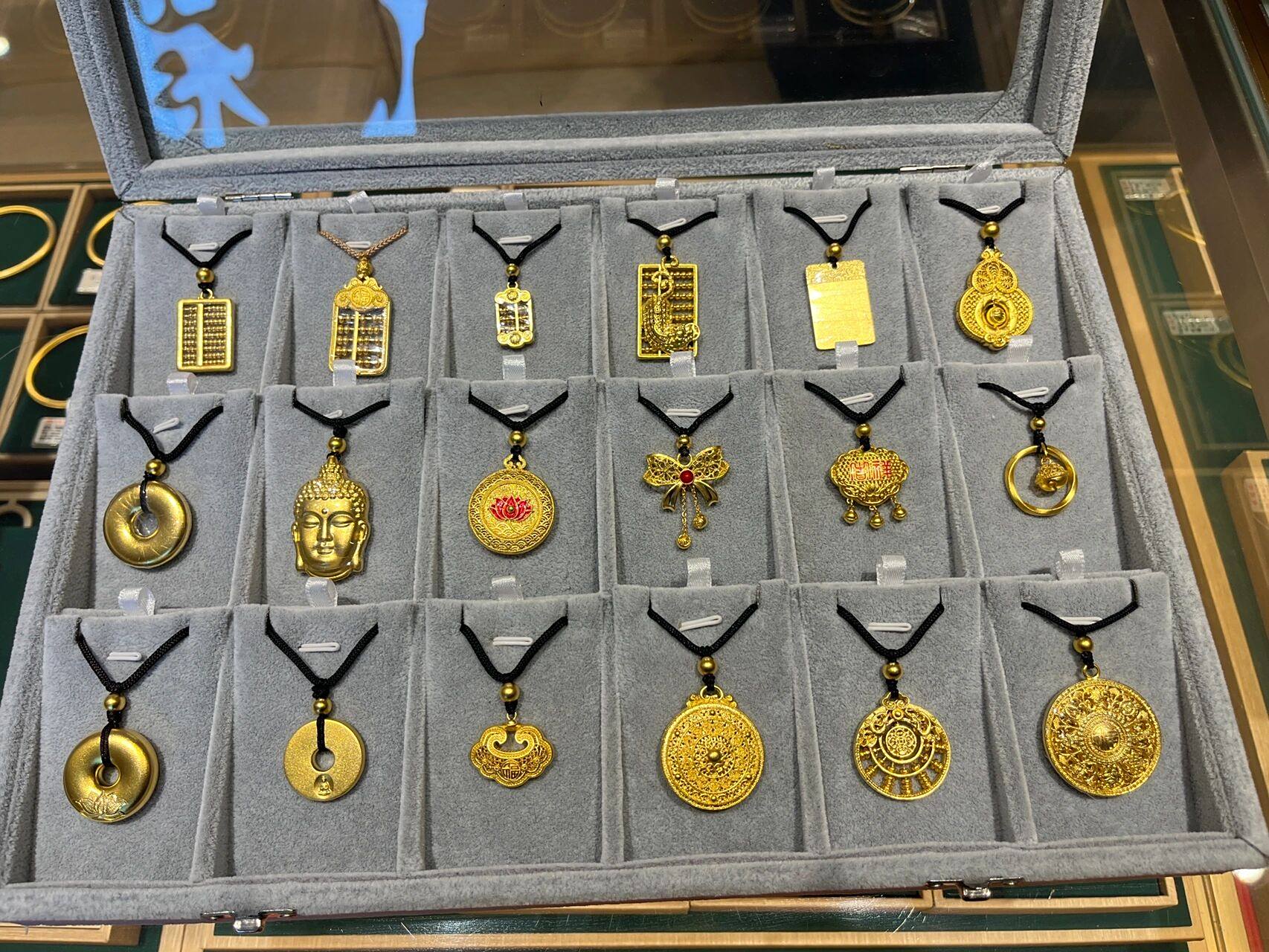 老凤祥古法金吊坠～ 新款到货 古法金吊坠99