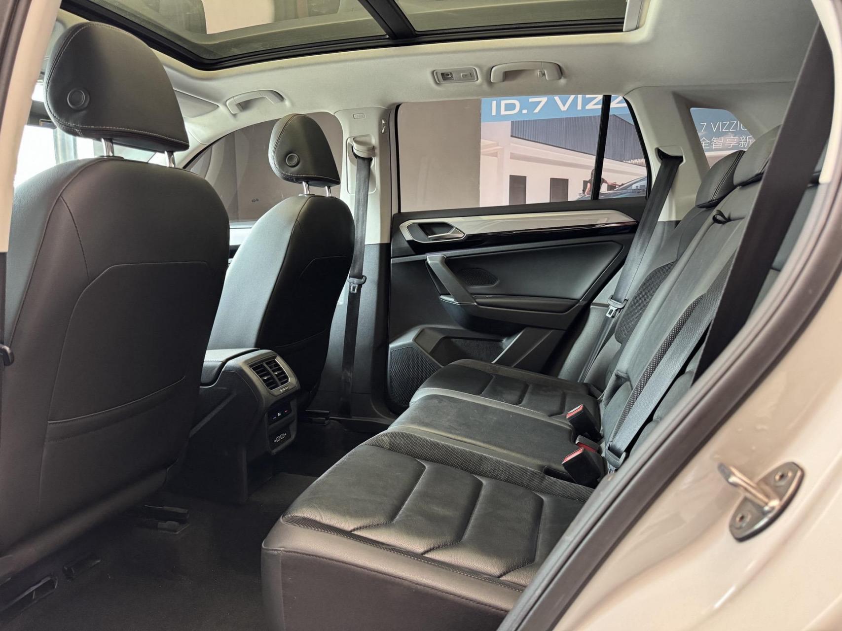 2020年大众探岳330t两驱豪华智联,选配冬季加热包(方向盘加热,前排