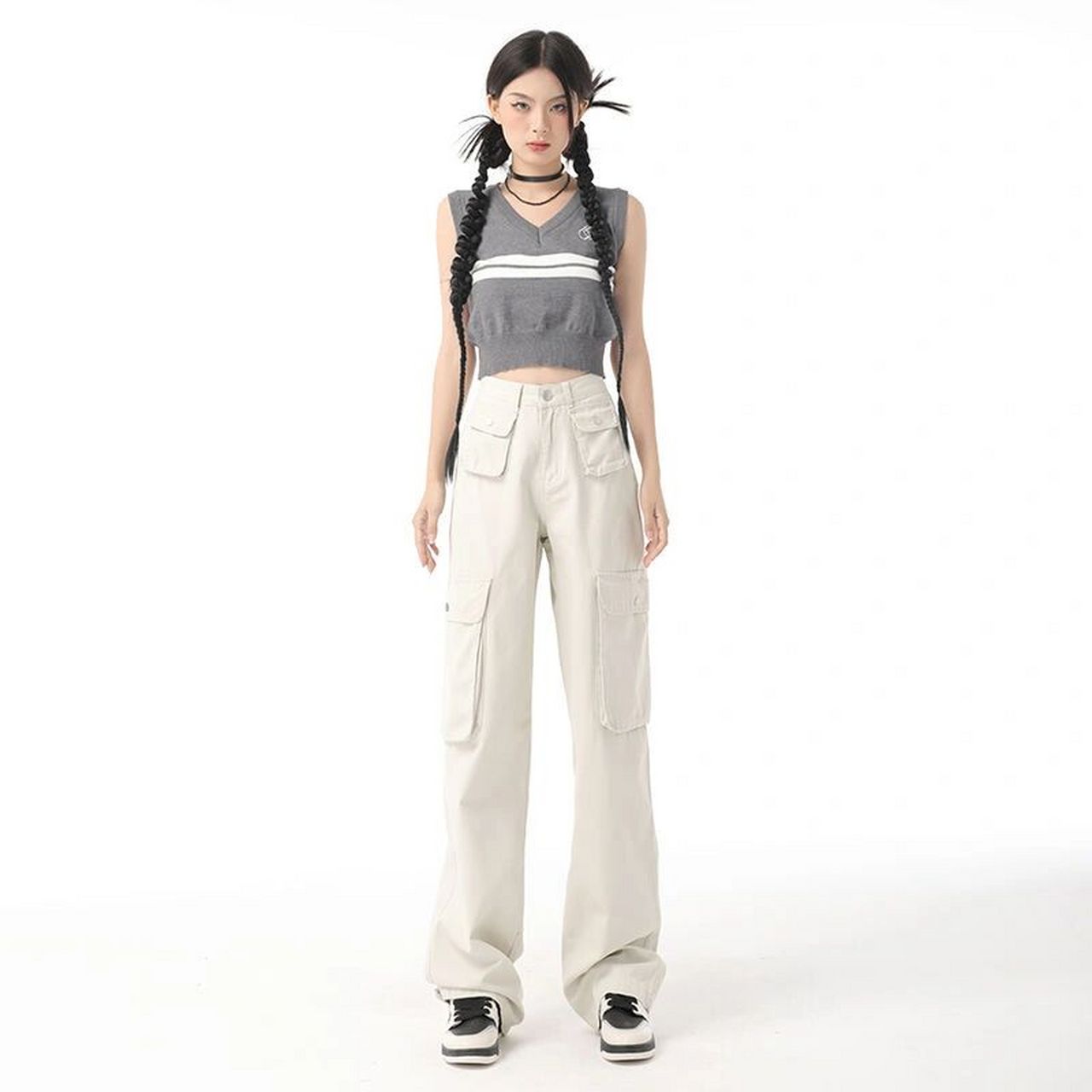 白色工装裤配什么鞋 姐妹们,你们穿白色的工装裤(像图片这样有点长的)