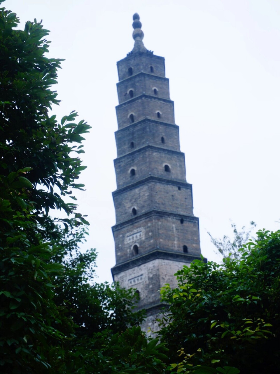 邛崃回澜塔,位于成都邛崃东南4公里,又名镇江塔,四川省文物保护单位