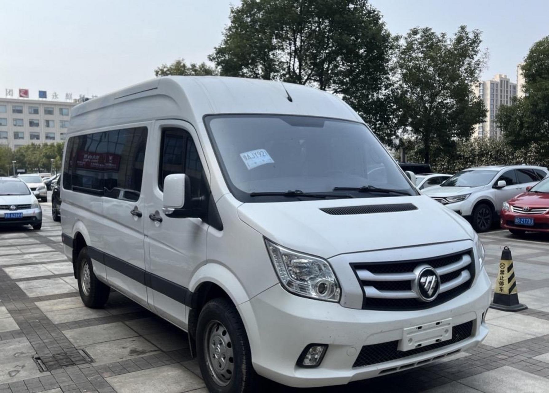 福田图雅诺 上牌日期:2021年5月 车辆车型:面包车 车辆产地:国产 车辆