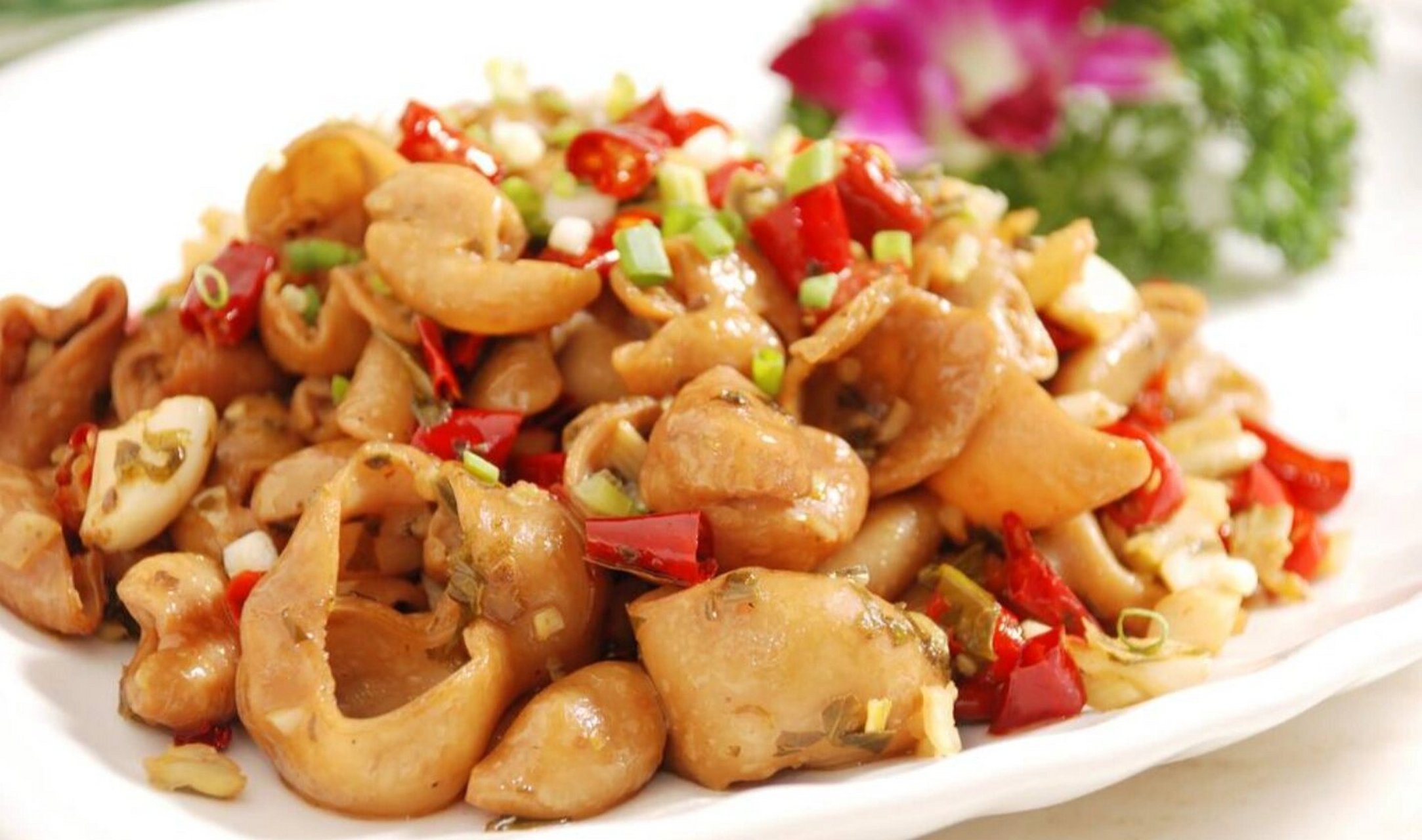 酸辣开胃的下酒菜～泡椒炒肥肠 91食材准备:肥肠3斤,盐,生粉,黄酒