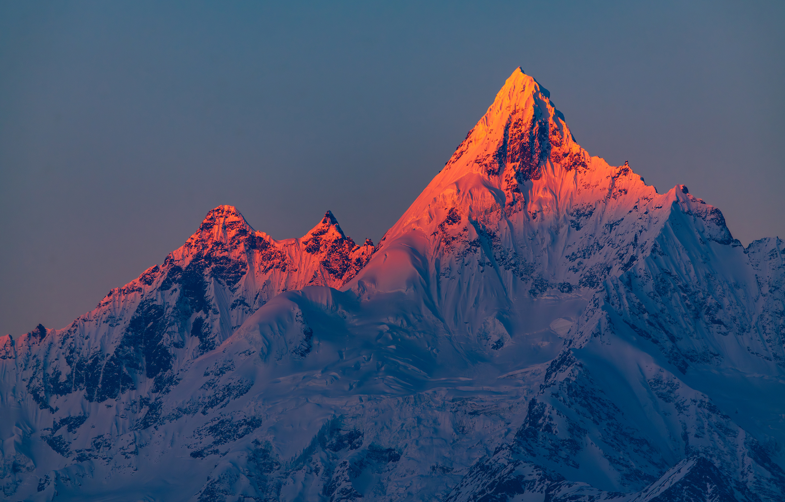 梅里雪山的日出,是天地馈赠的盛景
