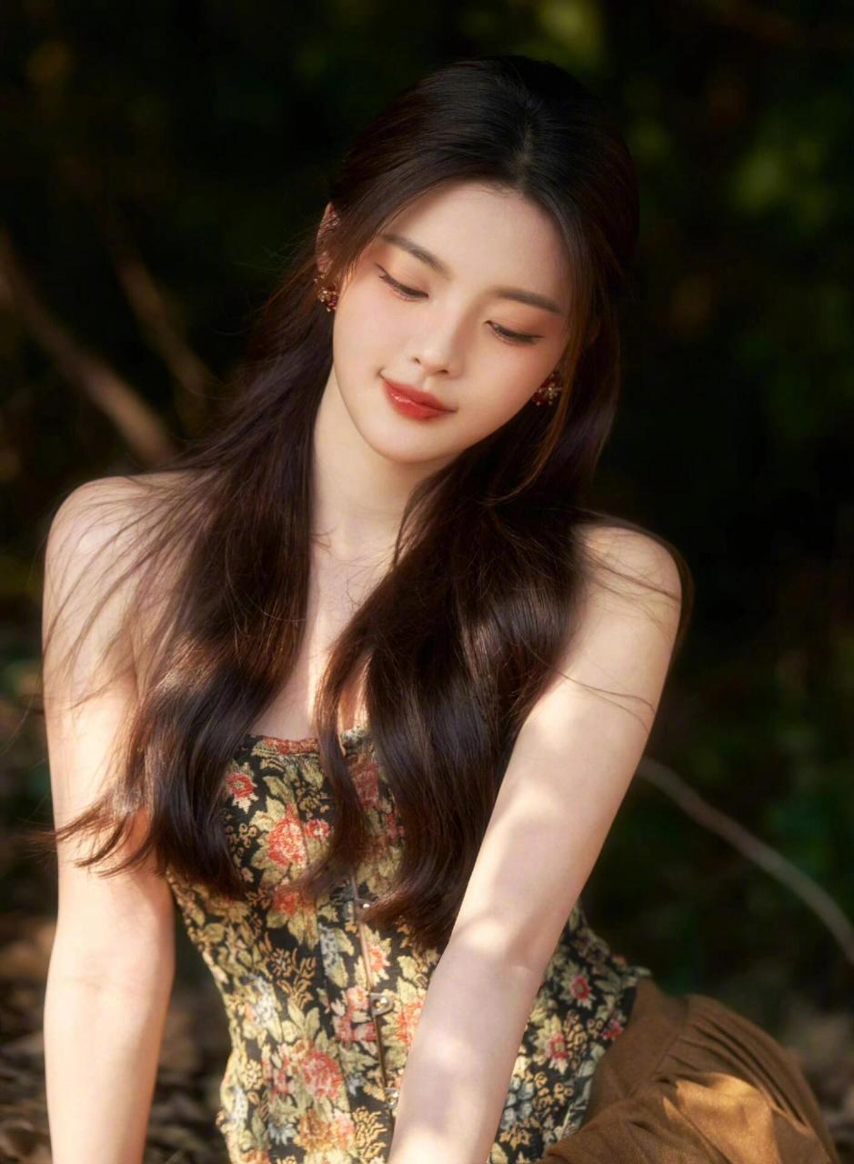 咪咕星鲜事#杨超越剪刘海了好软萌的妹宝!