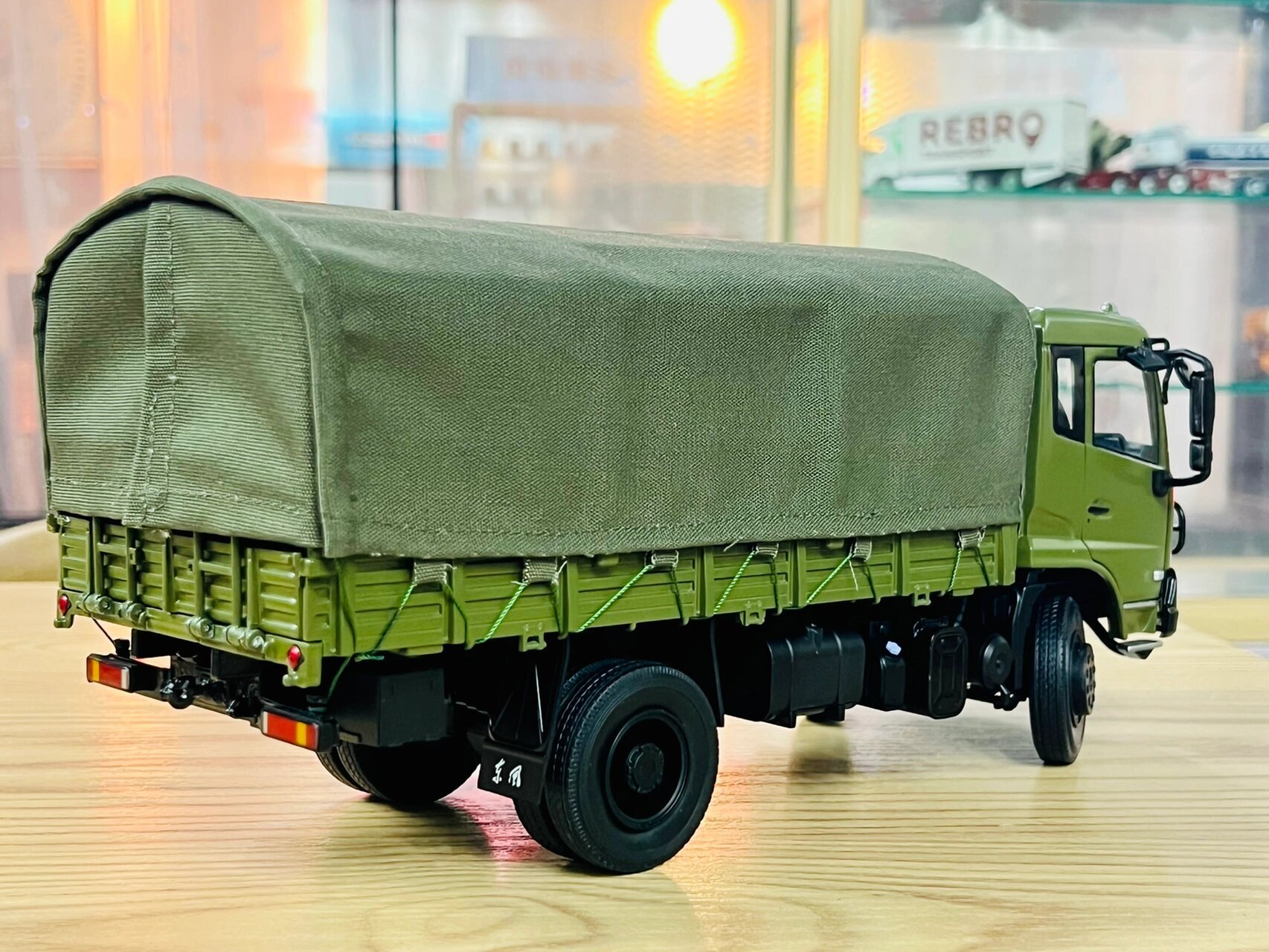 1/24 东风天锦卡车模型 今天带来一款国产卡车模型,多余的不能描述,就