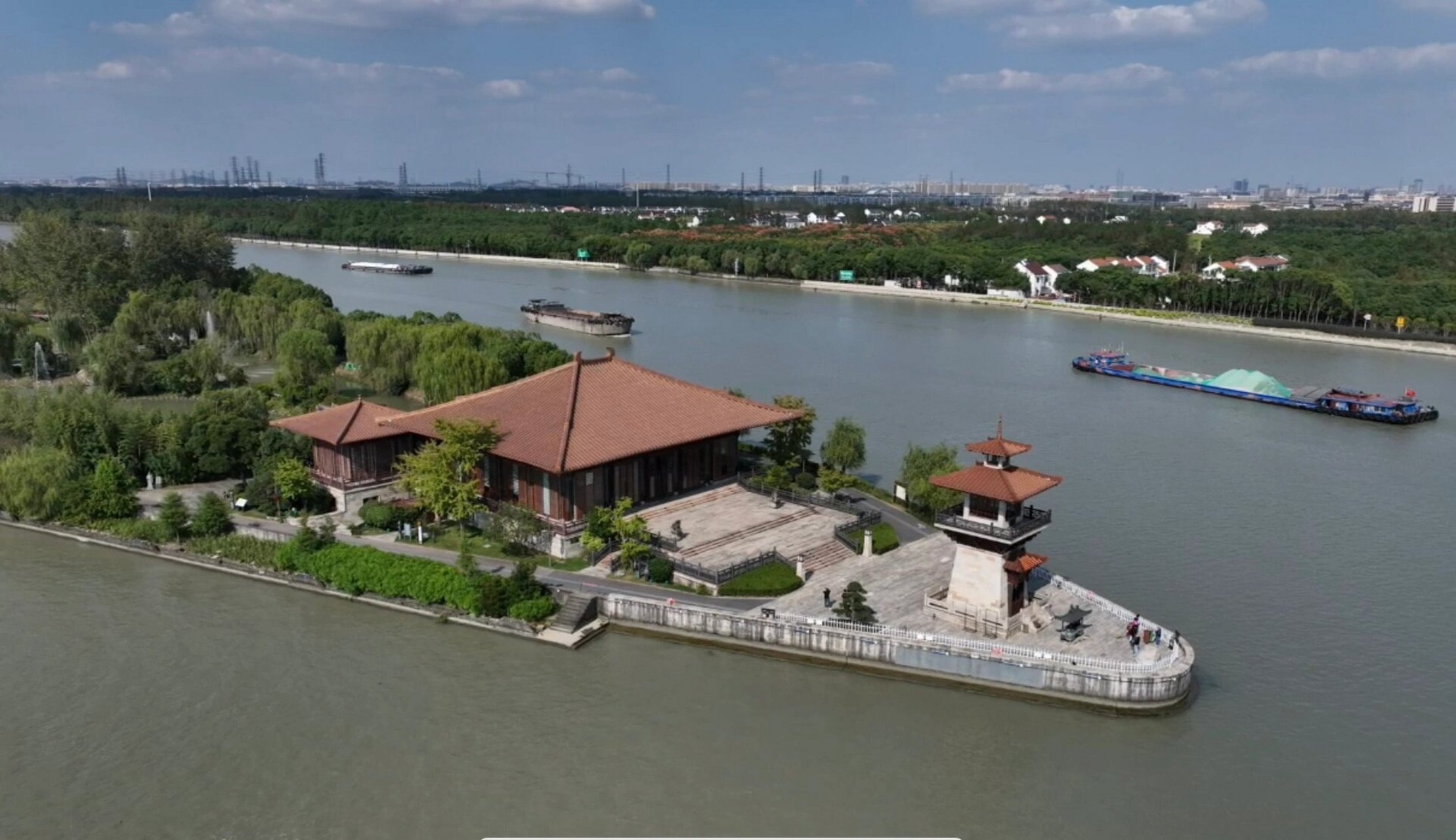 浦江之首 浦江之首,又称黄浦江源,位于松江石湖荡东夏村,上游浙江斜塘