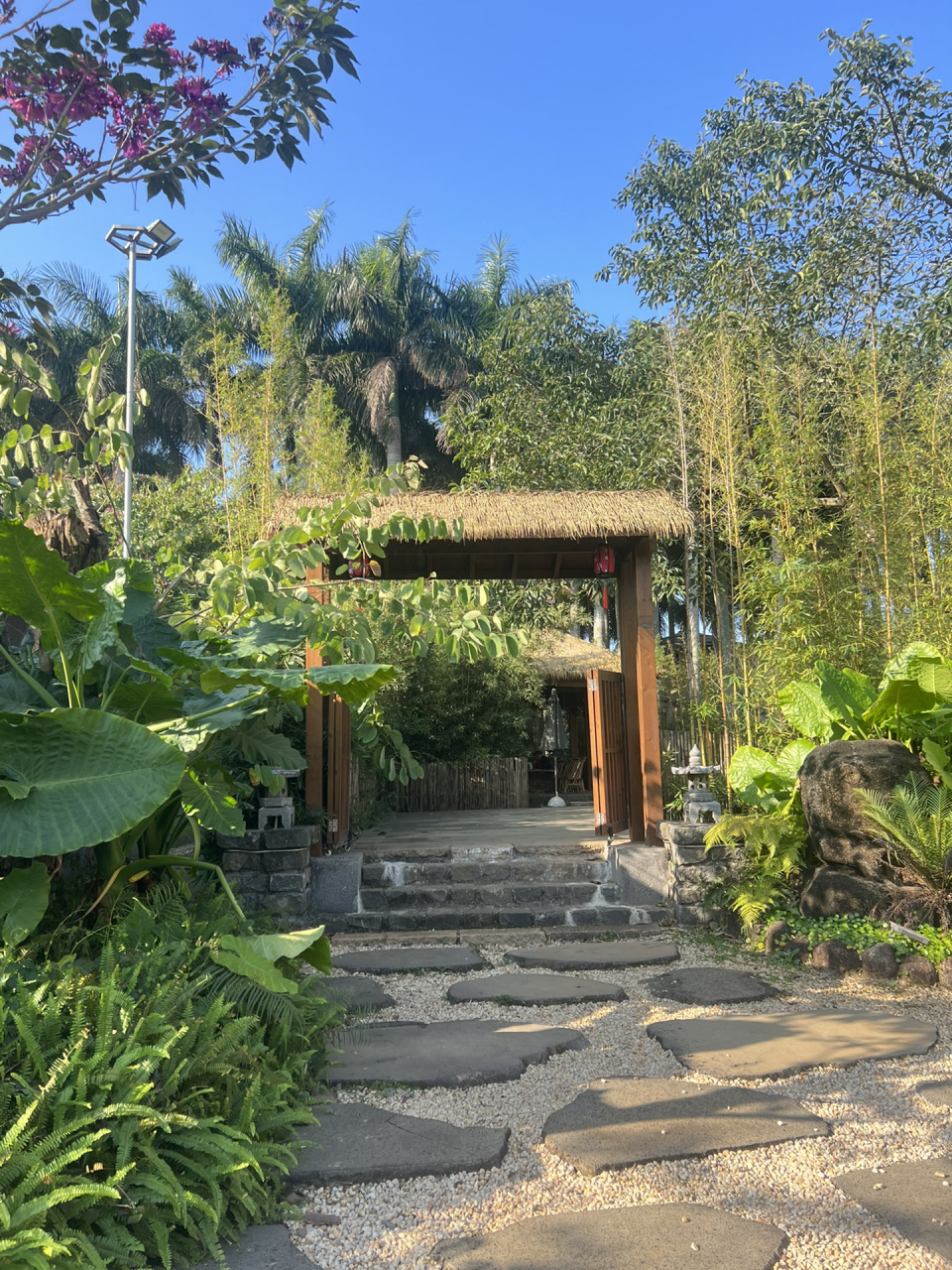 螺岗小镇 螺岗小镇 湛江遂溪县 门票:36(不同时间段会有浮动) 在这里