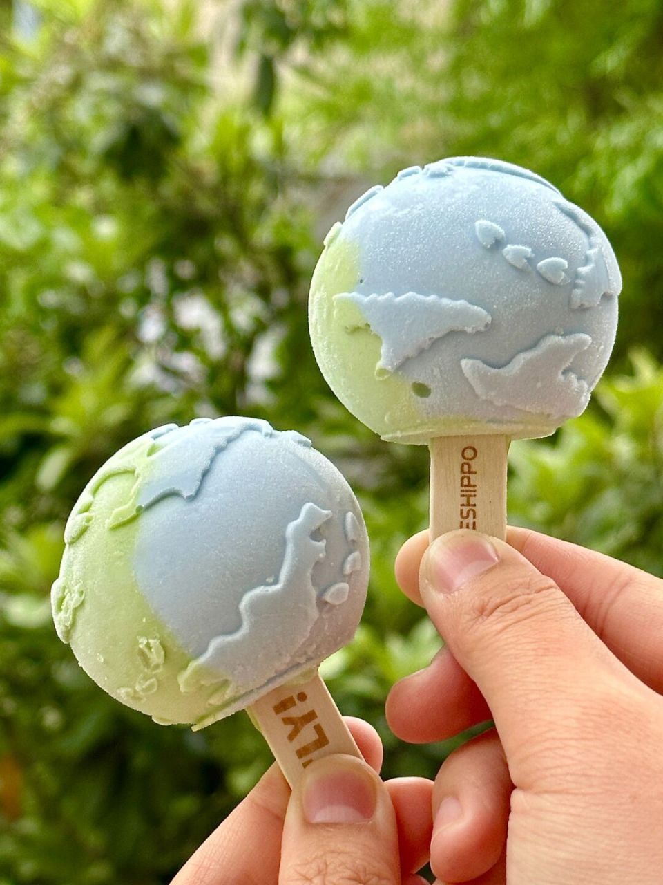 吃上地球冰淇淋了!真的巨可爱! 是蜜瓜椰奶味!