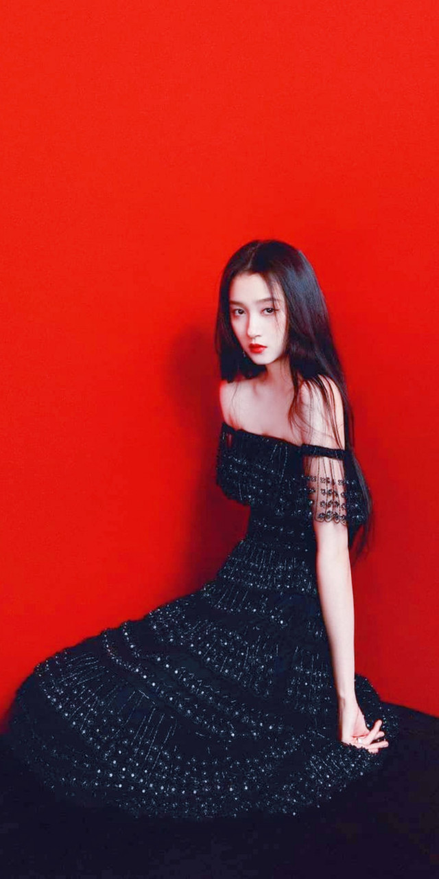 关晓彤黑色连衣裙壁纸:既甜美又优雅