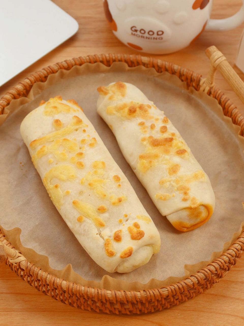 06芝士榴莲卷果肉真的多到要溢出来了,直接来一大口,爆浆太爱了.